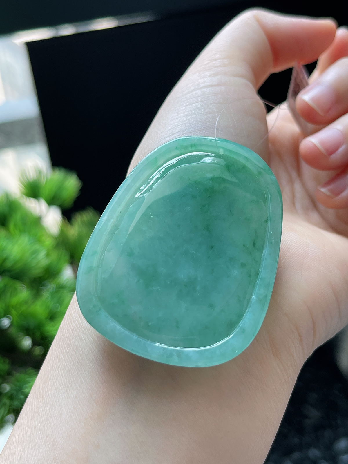 翡翠糯化种绿色生肖蛇牌