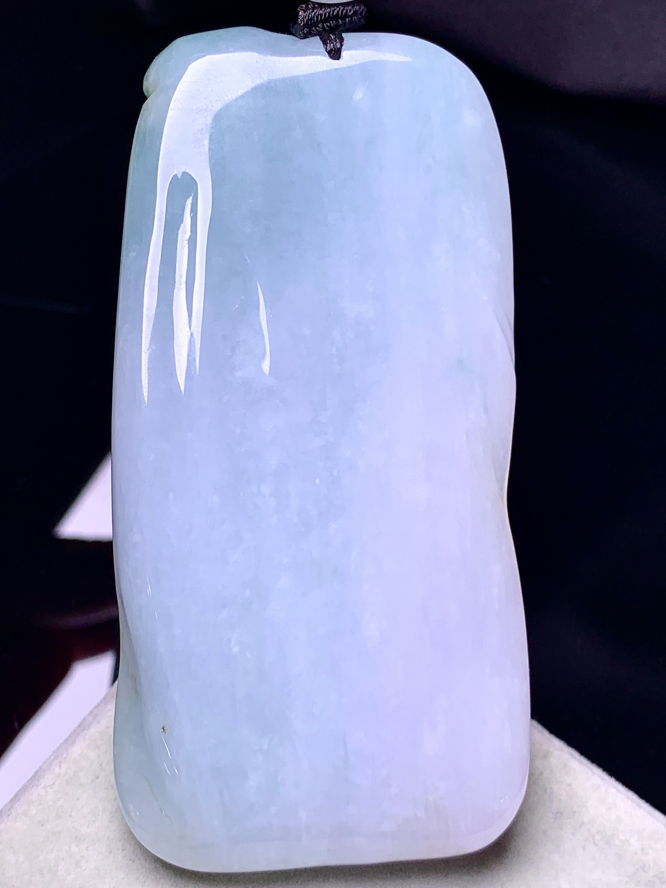 飘绿观音菩萨吊坠 玉质细腻 色泽艳丽清新 水润亮眼 整体尺寸77.5*38*12w1
