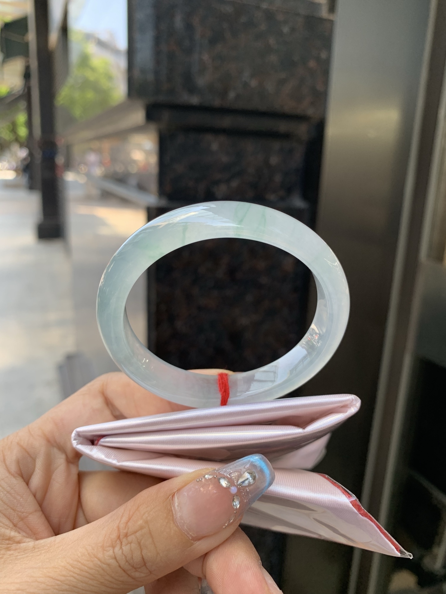 冰飘花贵妃，52-46-6.8-10.7，0430-285-33，打灯多处纹，不扣手，底妆冰透起光，