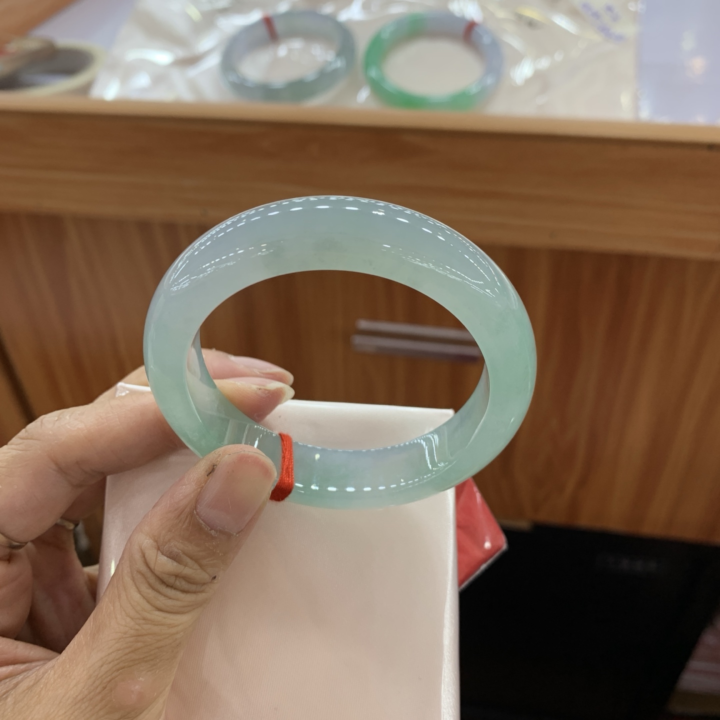 042902JJ，冰绿底正圈正圈翡翠手镯，52.8-12.7-8.5，编号042902JJ