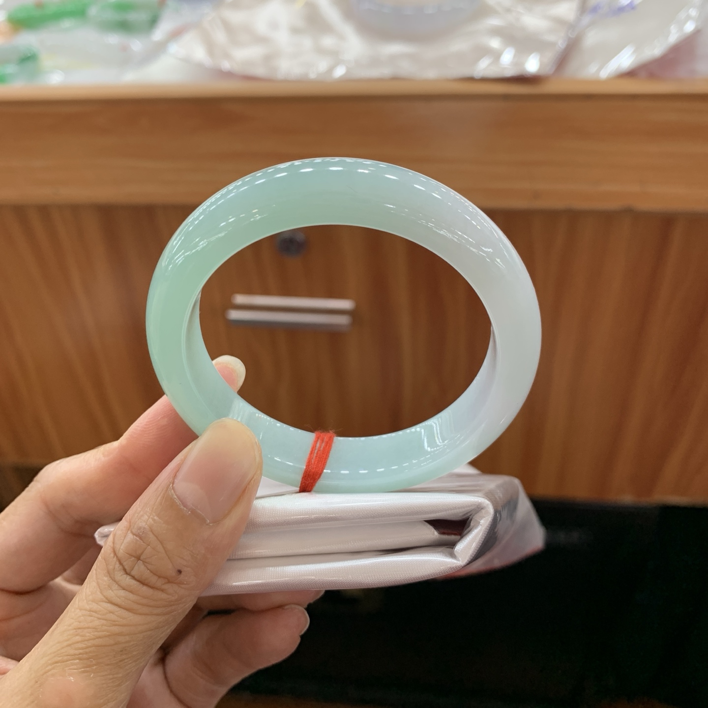 042925FN 蓝水正圈翡翠手镯 53-12.1-8.1