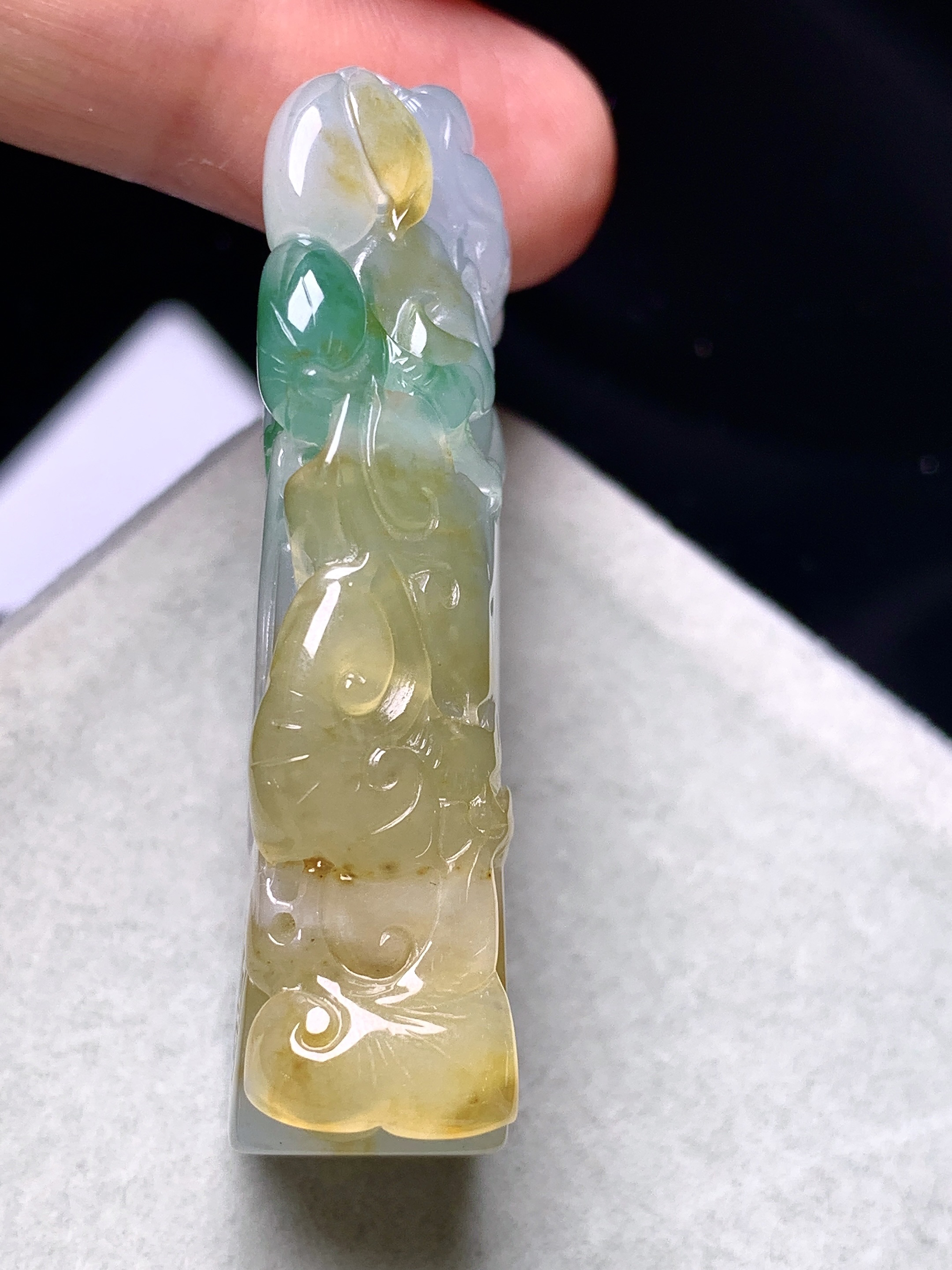飘黄绿翡貔貅印章吊坠 玉质细腻 色泽艳丽清新 水润亮眼 整体尺寸47*19.5*12c1
