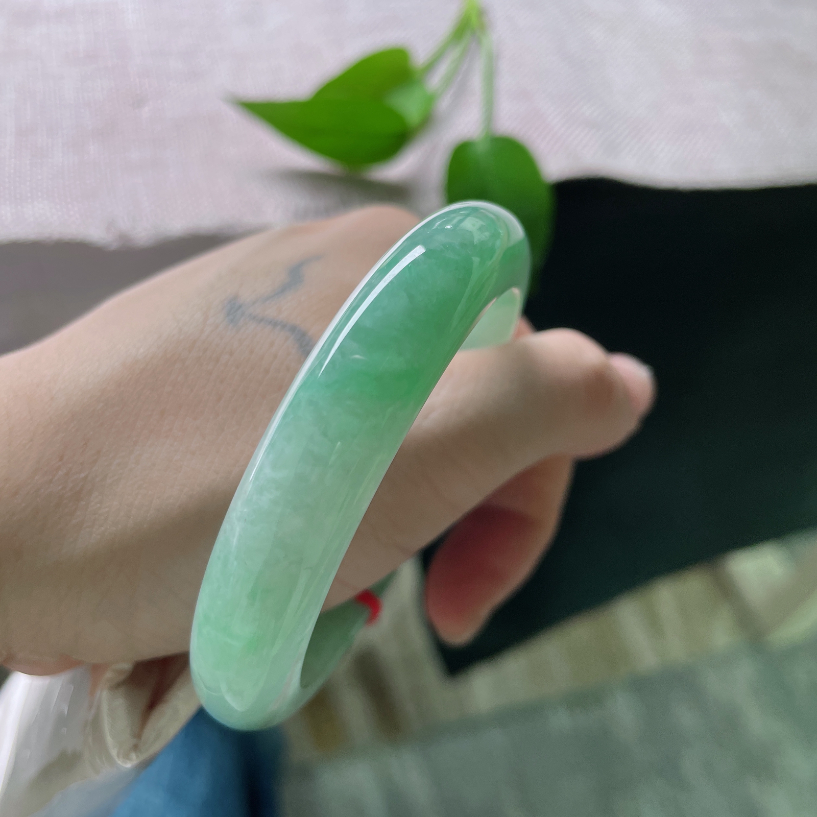 55.6/12.1/8.2，绿底正圈，水头好，种老，清爽自然，显白显气质，ss51648a..