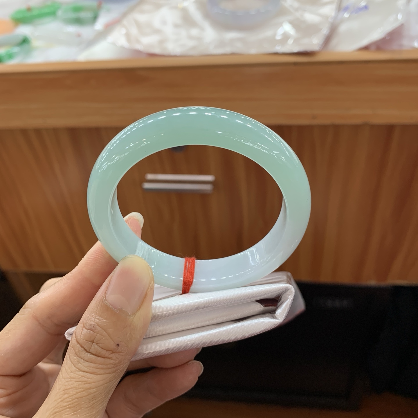 042925FN 蓝水正圈翡翠手镯 53-12.1-8.1