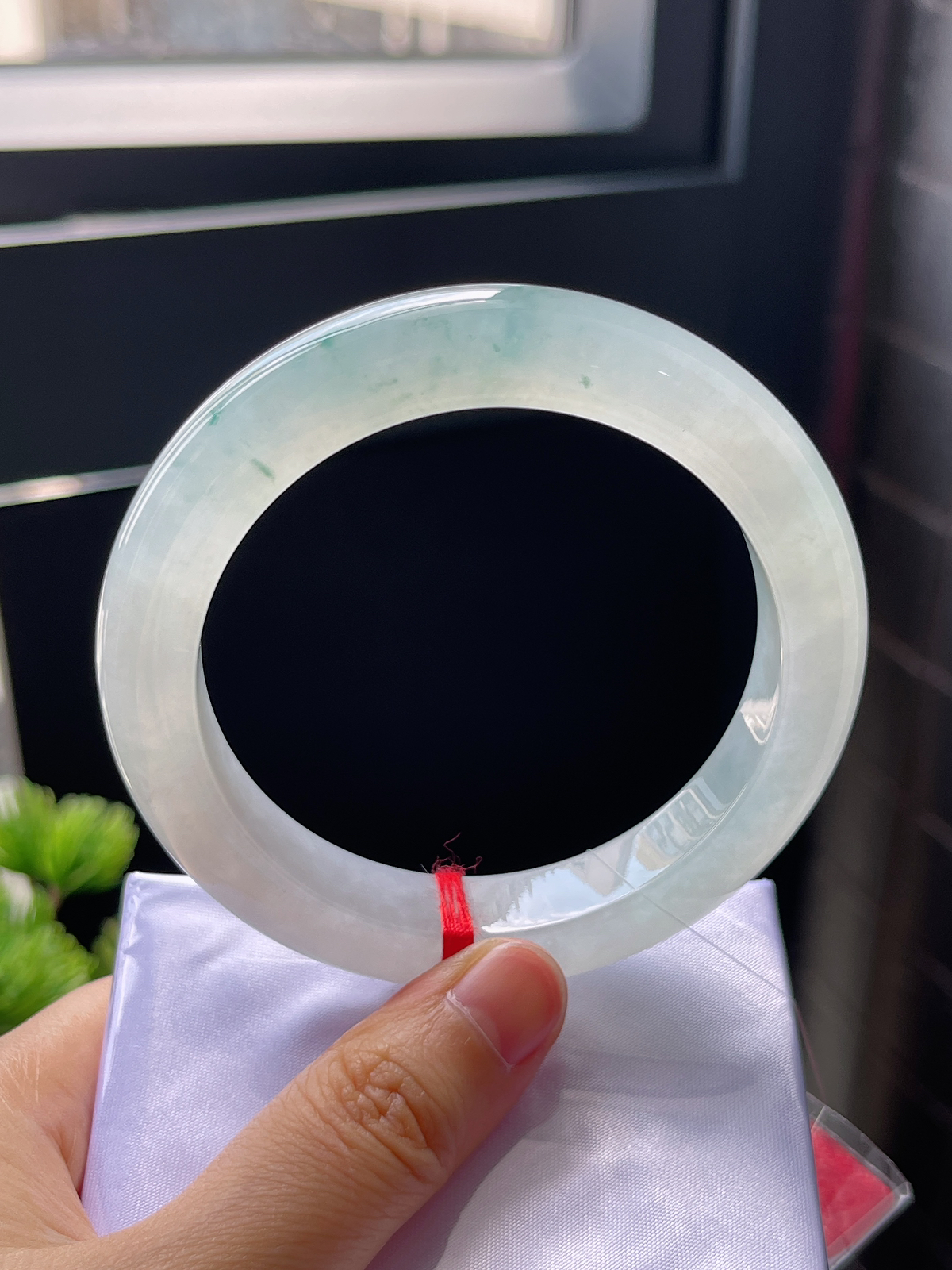 正圈59.1圈口，翡翠冰糯种飘绿手镯