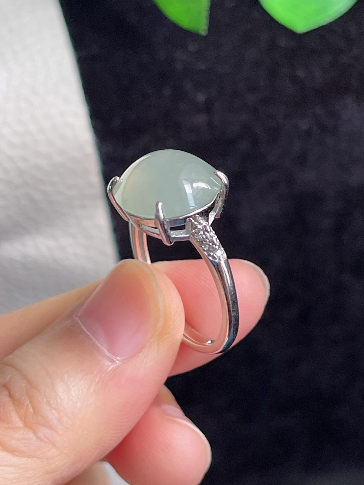 s925银
翡翠冰糯种淡绿色戒指