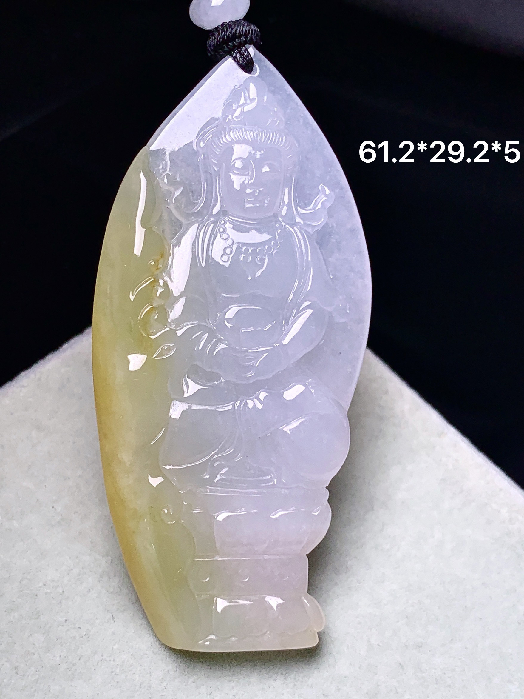 冰飘黄翡观音菩萨吊坠 玉质细腻 色泽艳丽清新 水润亮眼 整体尺寸61.2*29.2*5L1