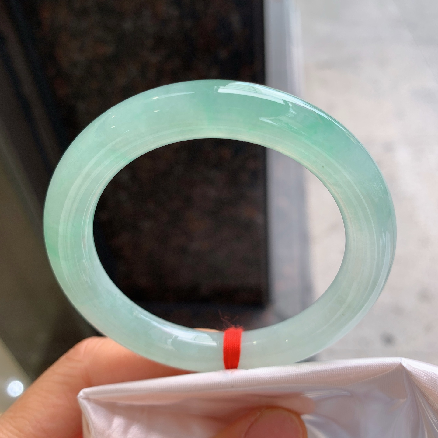 圆条冰飘绿，无裂，尺寸：53/9.6/9.8，清爽