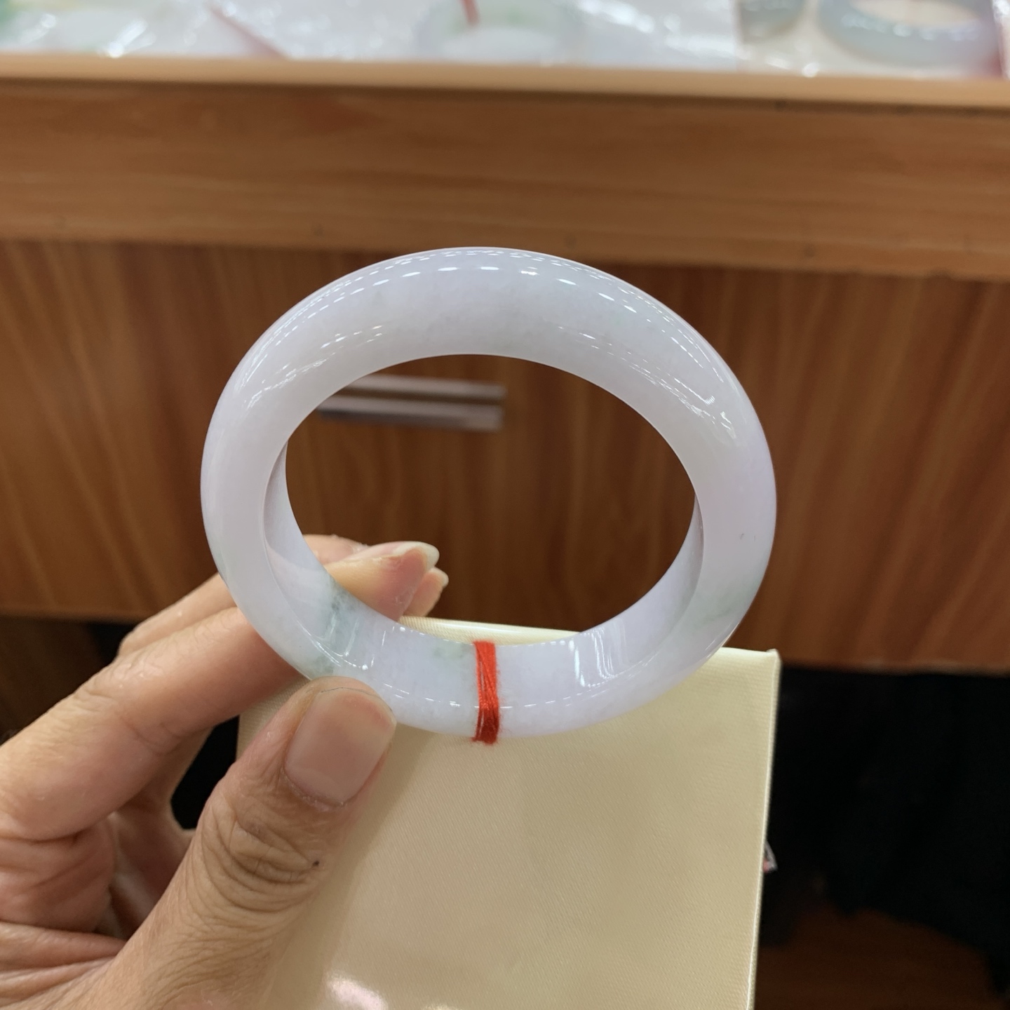 042902FN，飘花正圈翡翠手镯，52-13.5-9