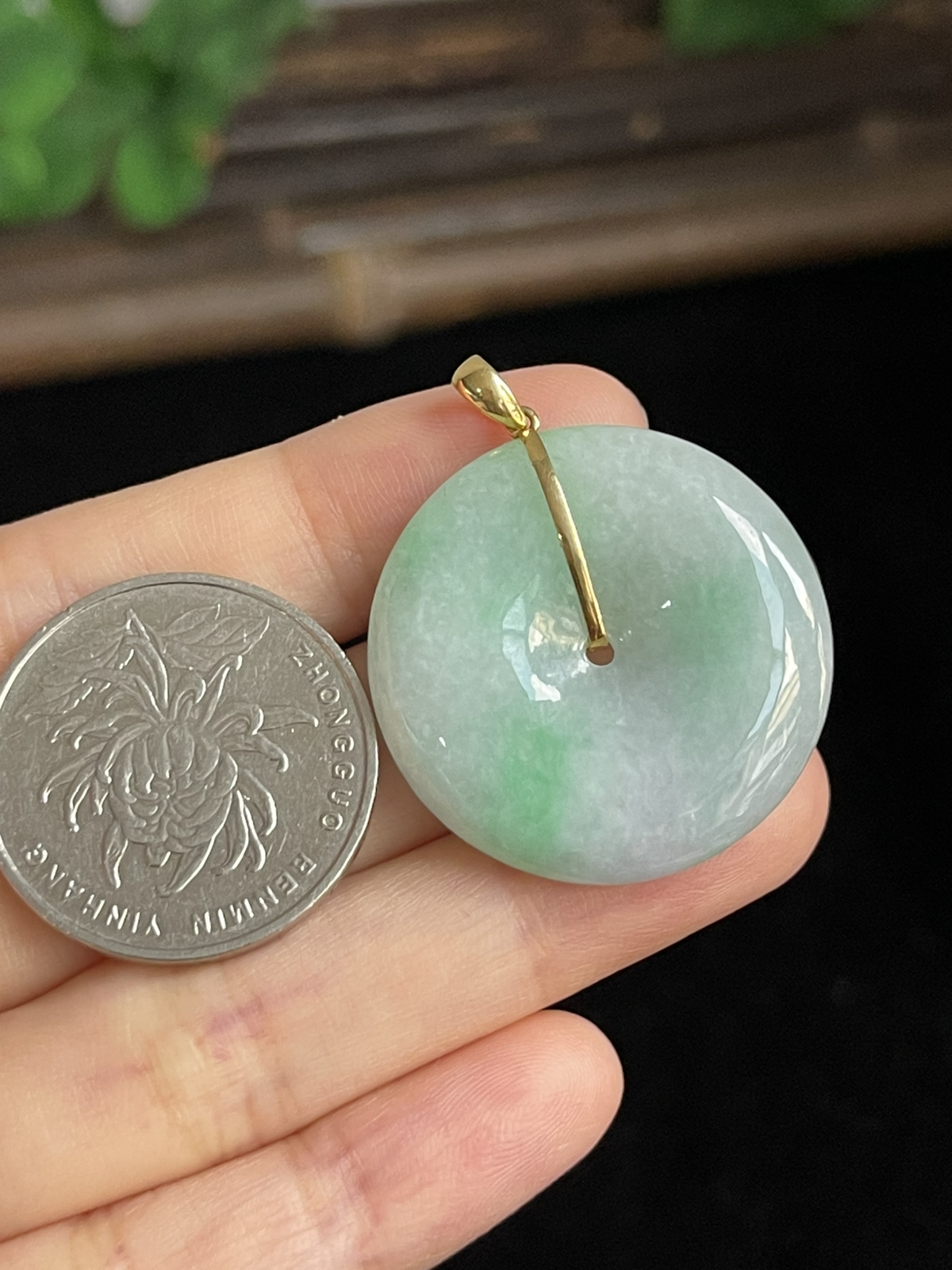 翡翠糯化种飘绿花平安扣，印记：G18K