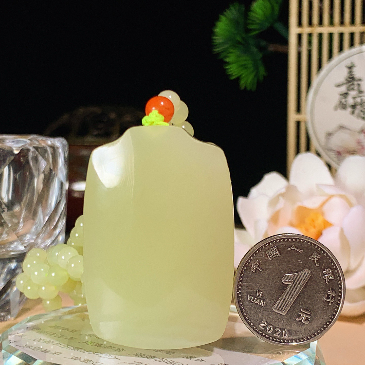 新疆和田玉若羌黄口料平安无事牌挂件！尺寸43/29/10重50.8克 玉质细腻油润。手推出油。佩戴高端典雅。lt260430