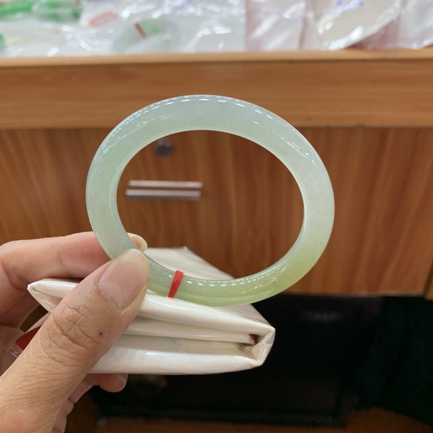 042923FN，黄翡圆条翡翠手镯，55-8.3-8.5
