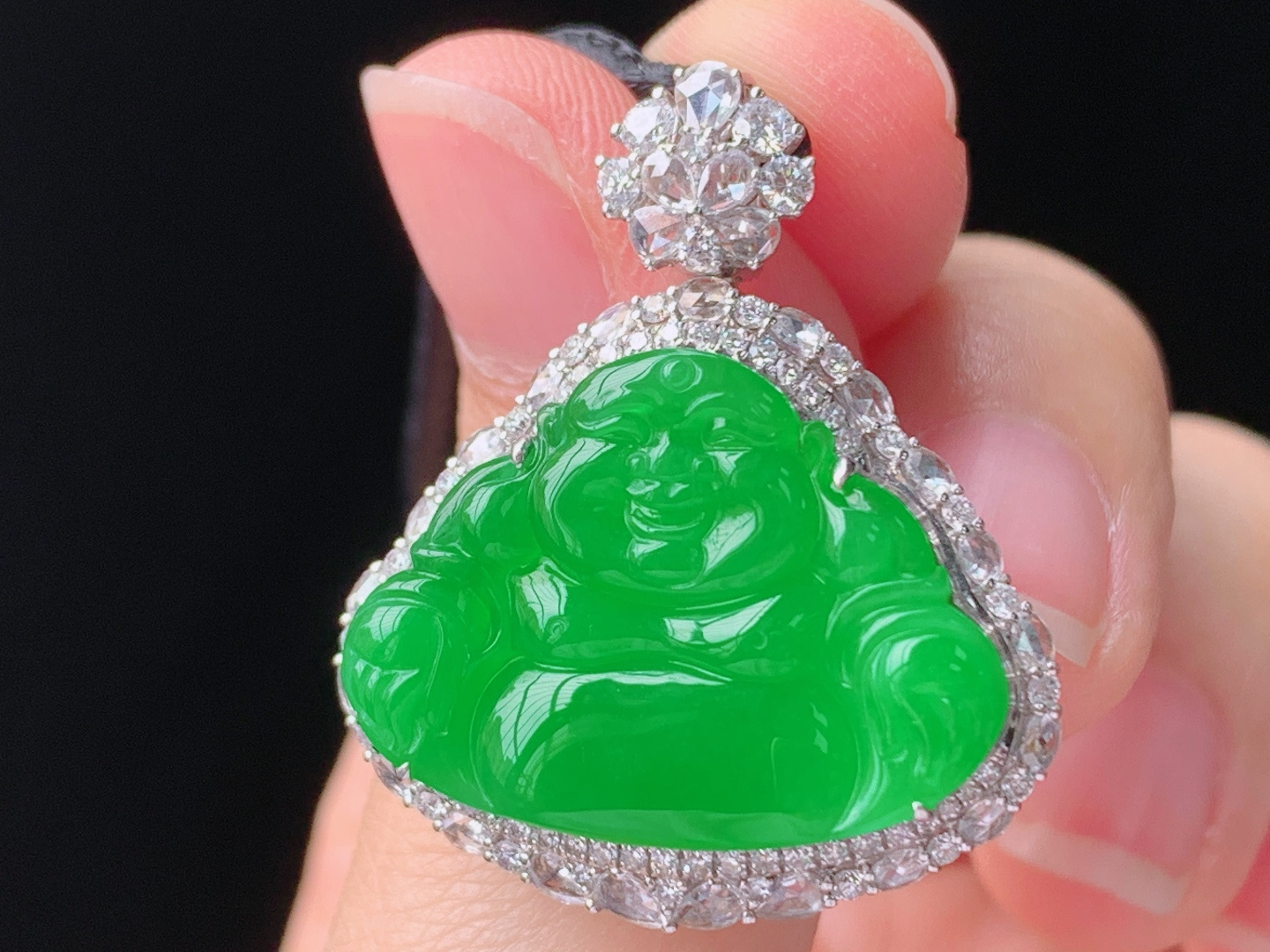 高品质，辣绿佛公吊坠，18K重金镶嵌，缅甸，色辣色艳，种色兼备，无裂，尺寸:30.6/26.3/10.7，裸石16.8/23.3/2.3mm，27 Z