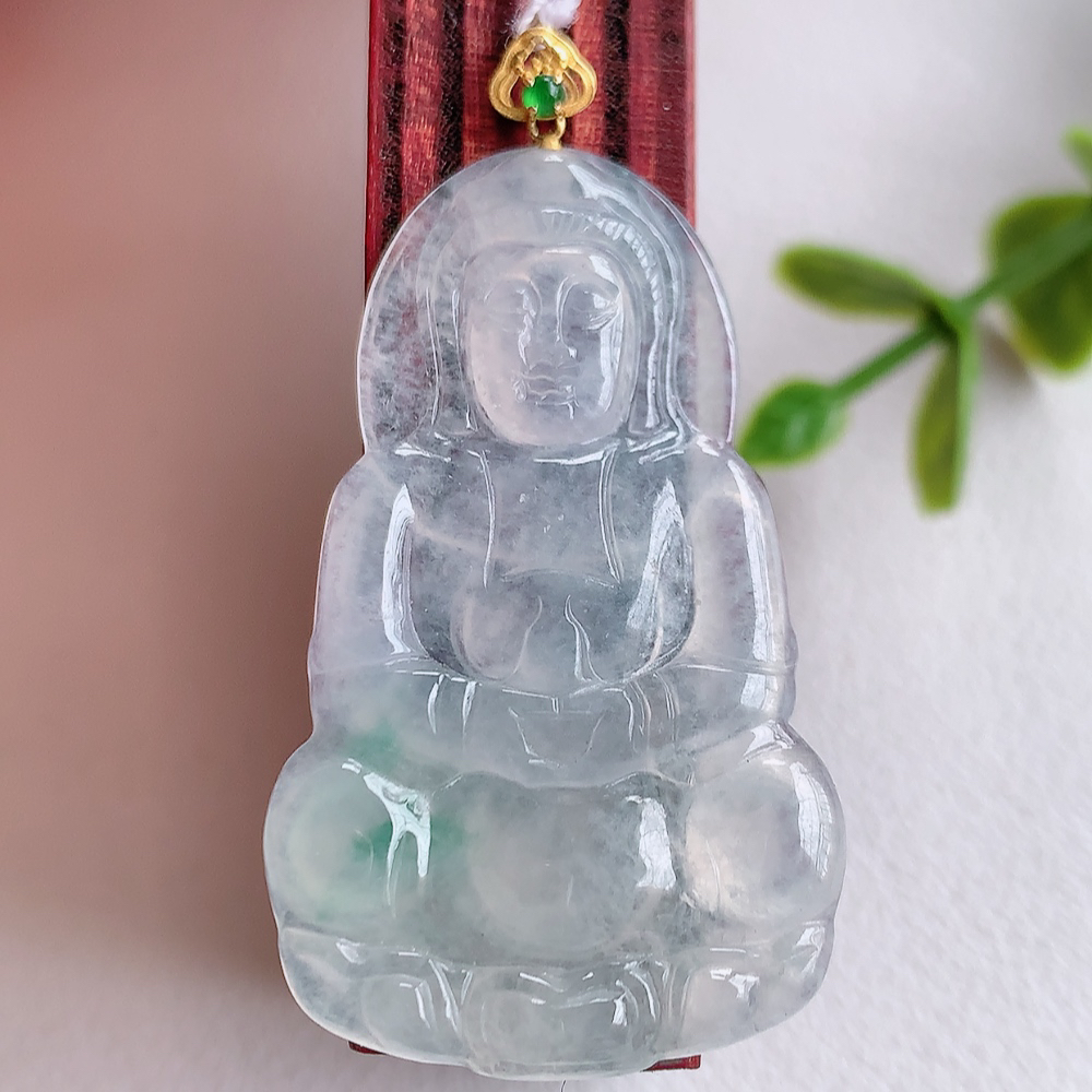 18k金扣冰润精雕飘花观音吊坠，法相端庄大气，工艺精湛，种色浓郁，细腻饱满冰润，种老水足，收藏佳品，佩戴大气  W415.27   尺寸：37.6-22.6-3.2mm