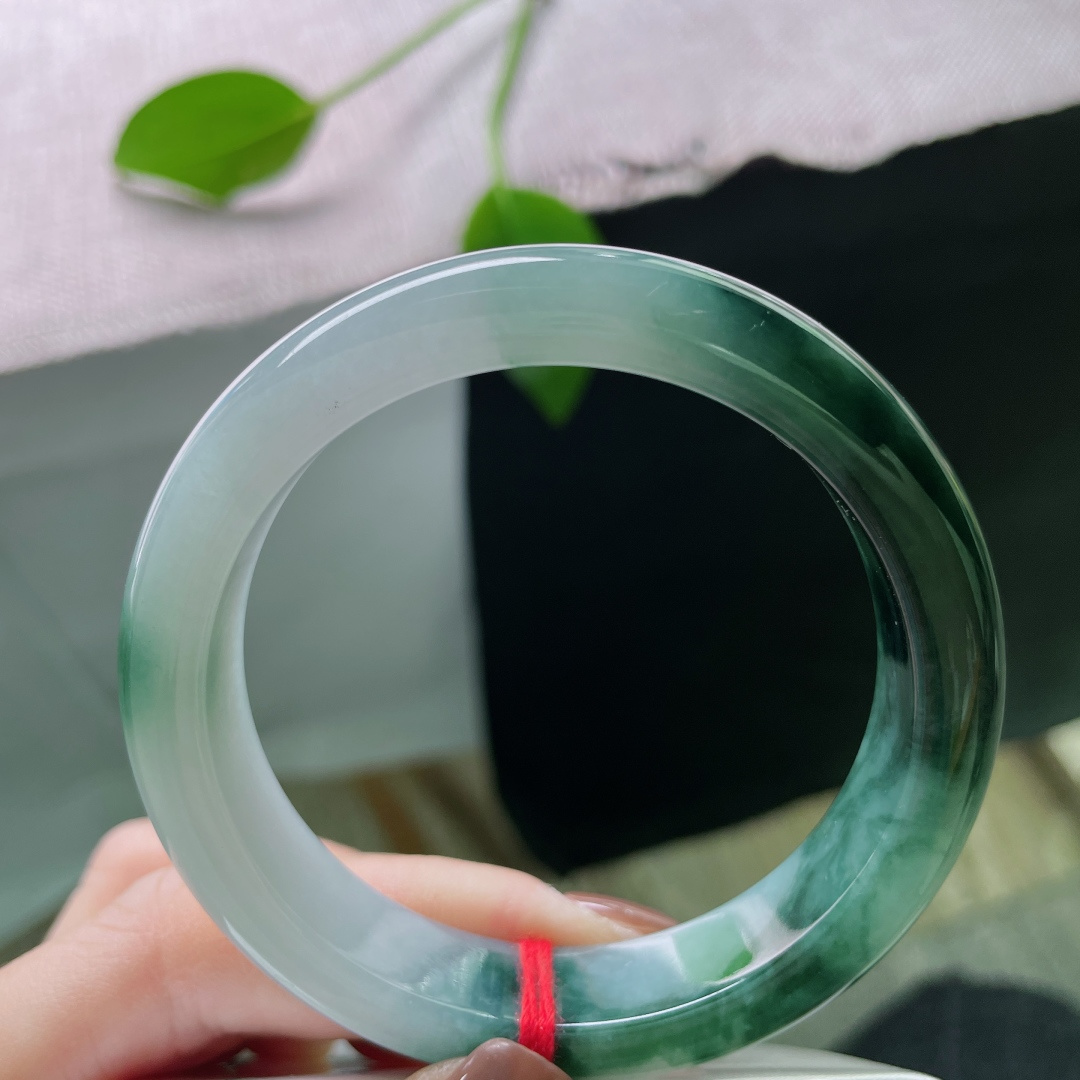 54.5/12.6/8.2，飘花正圈，油青，种老水足，抬手皆是悠然境，何须踏遍万重山。无裂，ss50243a