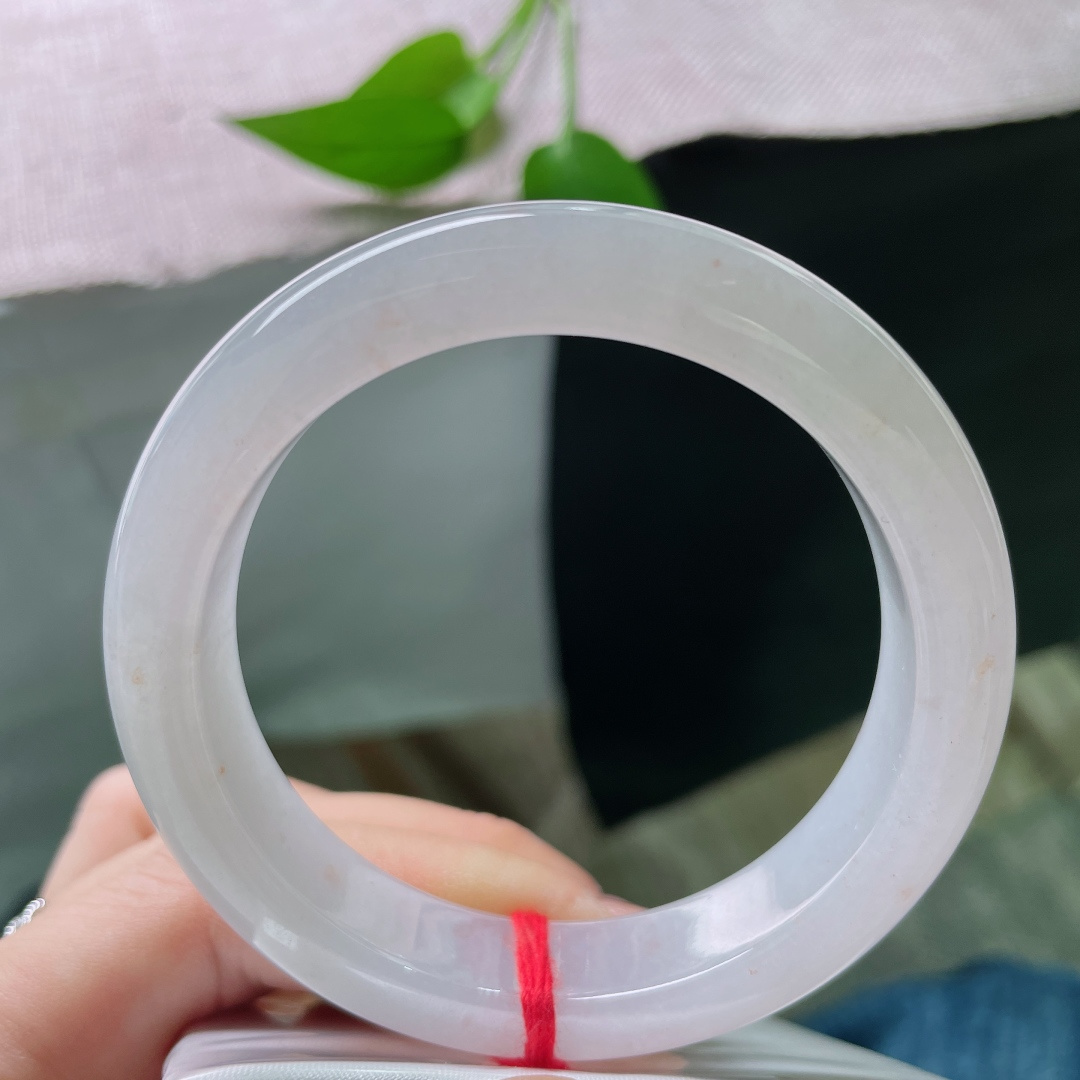 55.3/12.4/8.7，粉紫正圈，褪去了稚嫩的粉，沉淀了睿智的紫。 这是属于轻熟时光的色谱。无裂