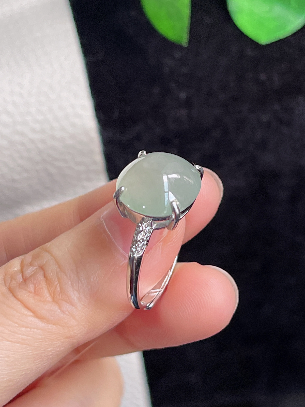 s925银
翡翠冰糯种淡绿色戒指
