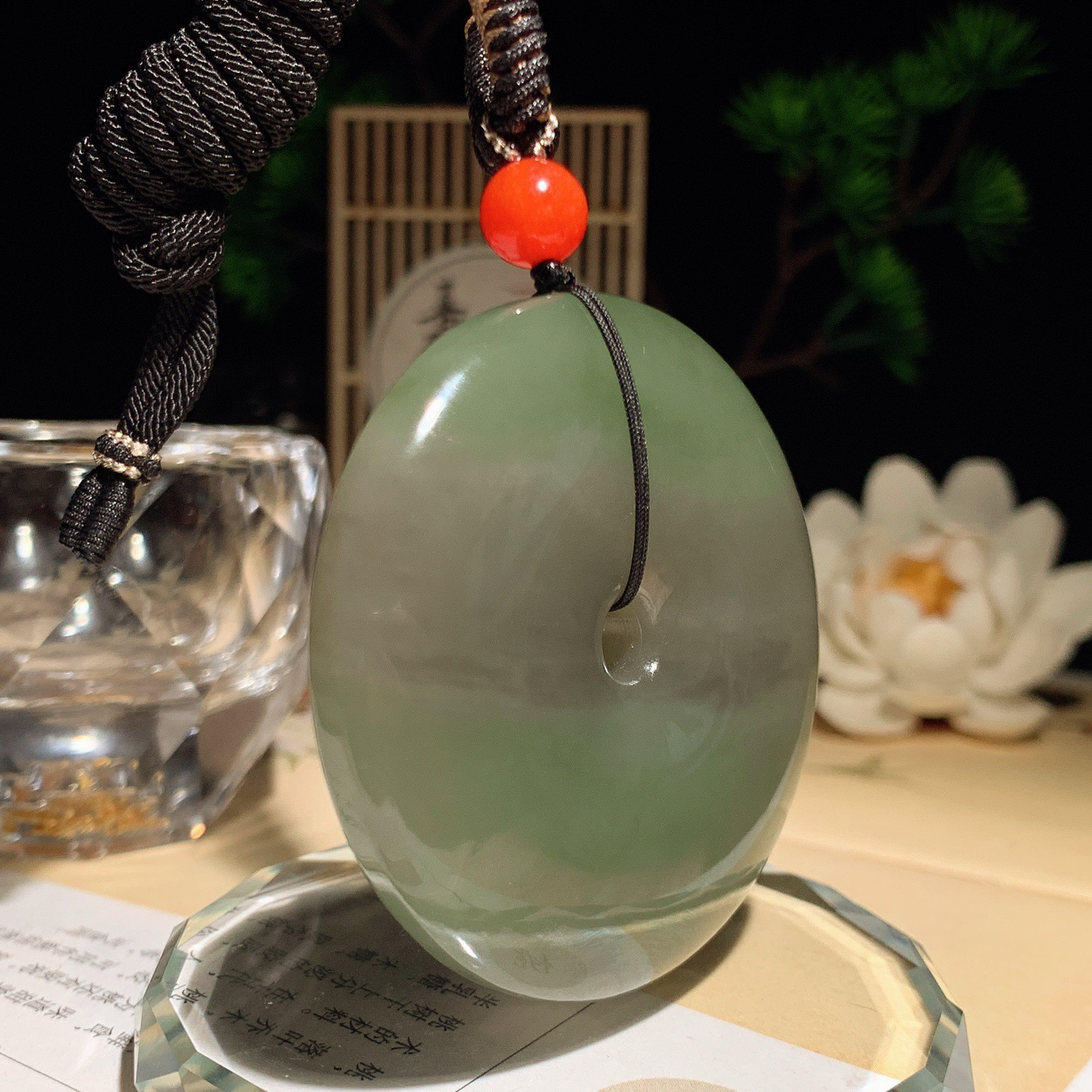 和田玉青海烟紫翠青平安扣挂件。尺寸55/12重74.5克，玉质细腻油润 脂粉好，品质好！lt260430