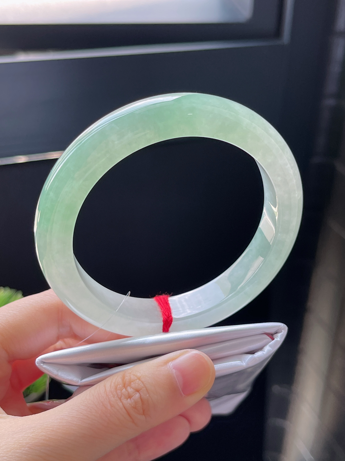 正圈59.2圈口，翡翠冰糯种淡绿色手镯