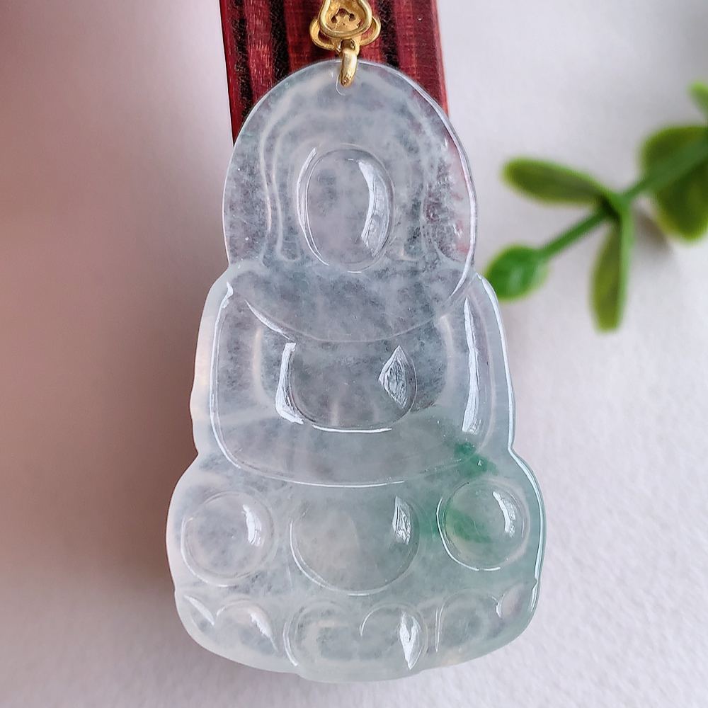 18k金扣冰润精雕飘花观音吊坠，法相端庄大气，工艺精湛，种色浓郁，细腻饱满冰润，种老水足，收藏佳品，佩戴大气  W415.27   尺寸：37.6-22.6-3.2mm