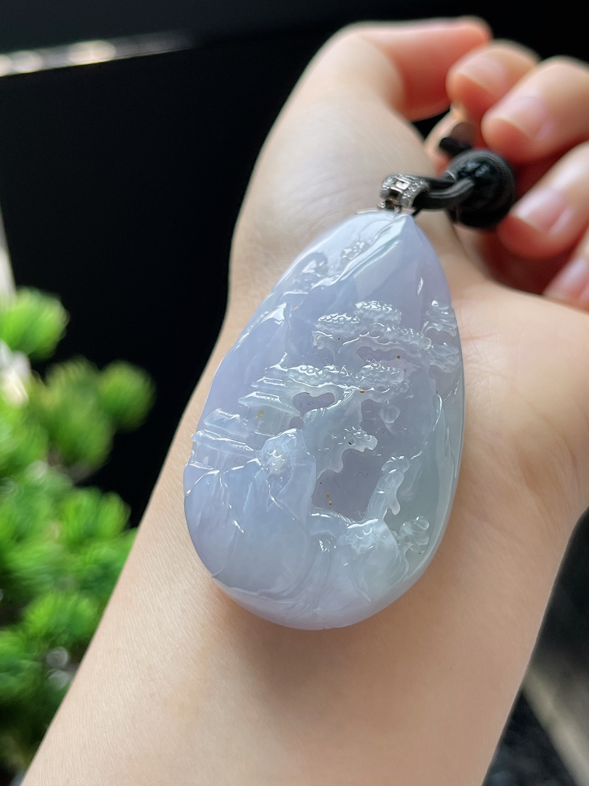 翡翠糯化种淡紫色吊坠