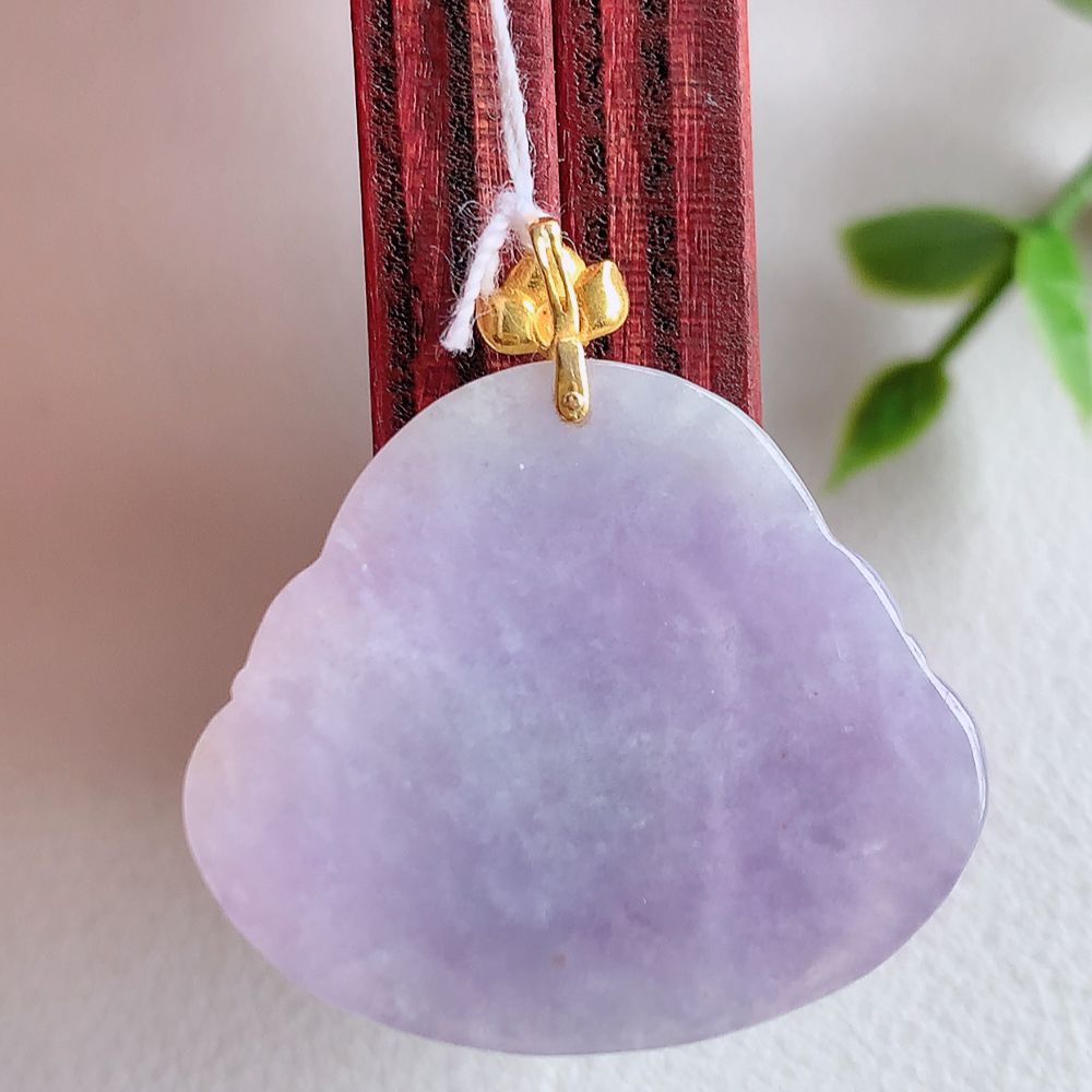 18k金扣冰润紫罗兰佛公挂件 玉质细腻  精雕弥勒佛，笑佛福耳垂肩，面相喜庆，开怀大笑，憨态可掬。惟妙惟肖，寓意福禄双全，吉祥美满，笑口常开 W415.27 尺寸：22.5-26.5-5.8mm