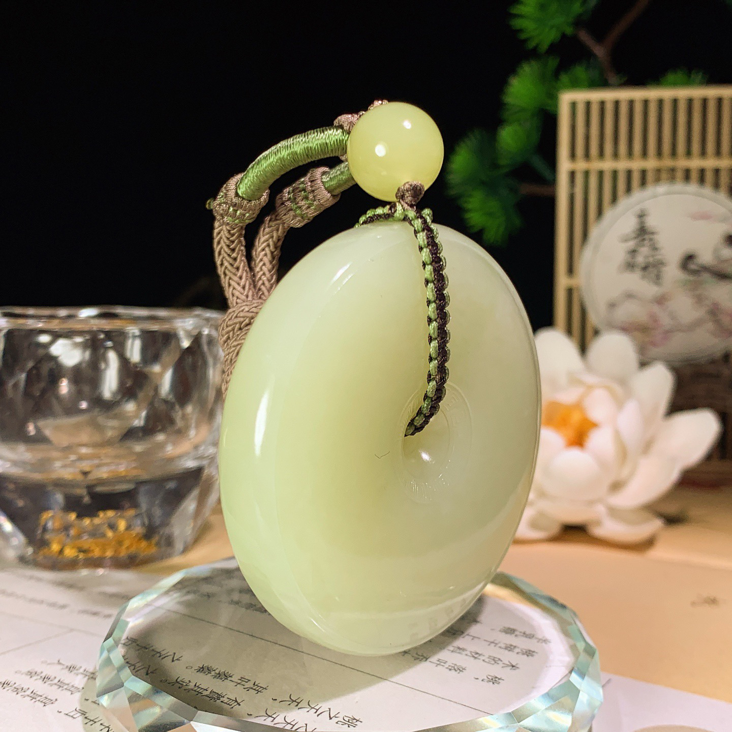 新疆和田玉若羌黄口料平安扣挂件！尺寸54/13重86.5克 玉质细腻油润。手推出油。佩戴高端典雅。lt260430