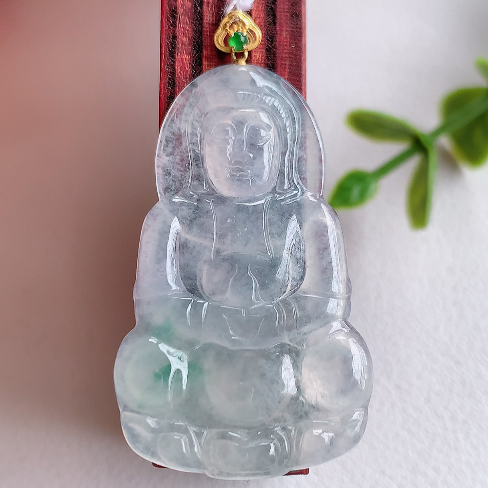 18k金扣冰润精雕飘花观音吊坠，法相端庄大气，工艺精湛，种色浓郁，细腻饱满冰润，种老水足，收藏佳品，佩戴大气  W415.27   尺寸：37.6-22.6-3.2mm