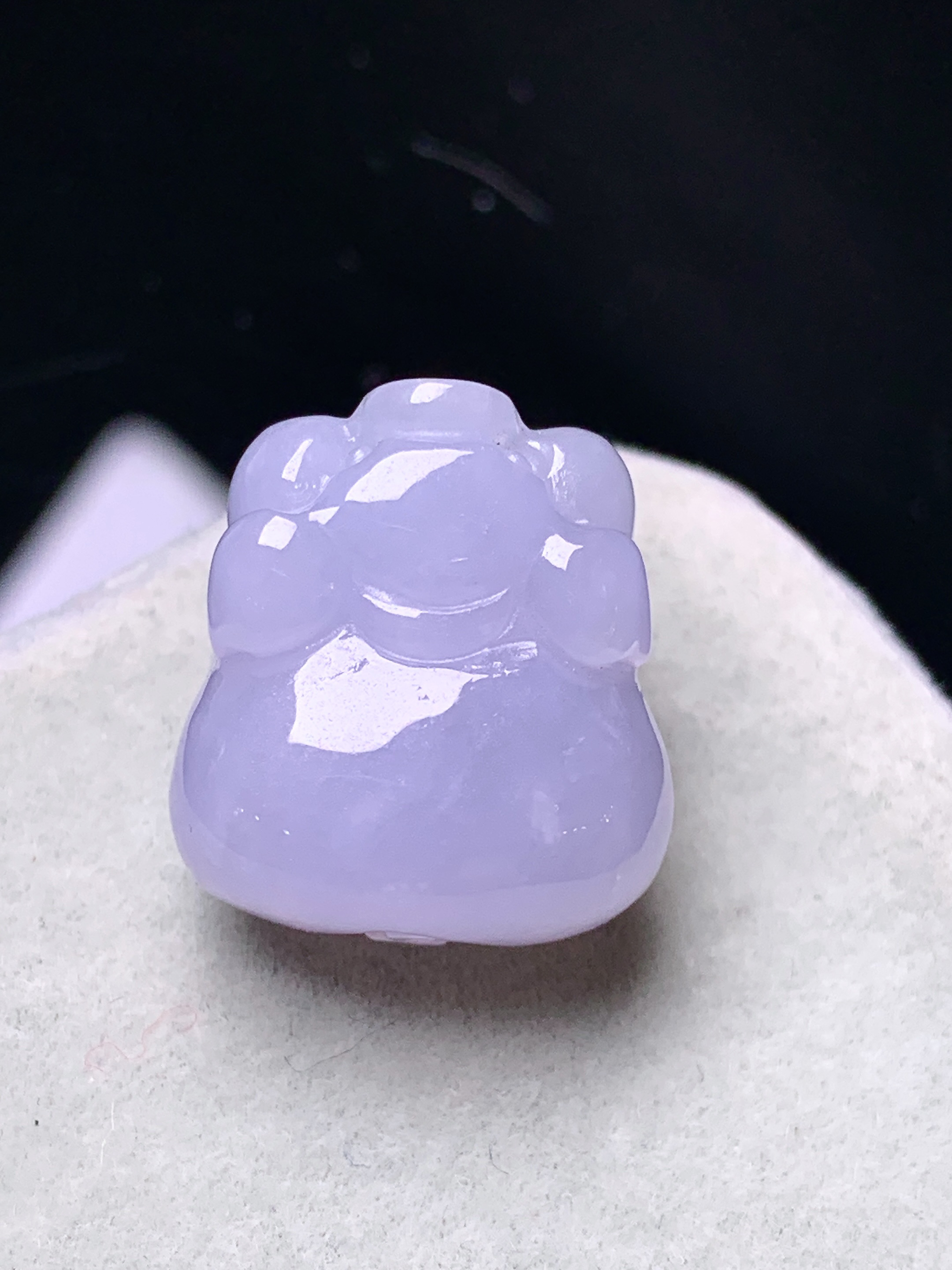 淡紫罗兰生肖猪吊坠 玉质细腻 色泽艳丽清新 水润亮眼 整体尺寸17.6*16.3*10.5a5