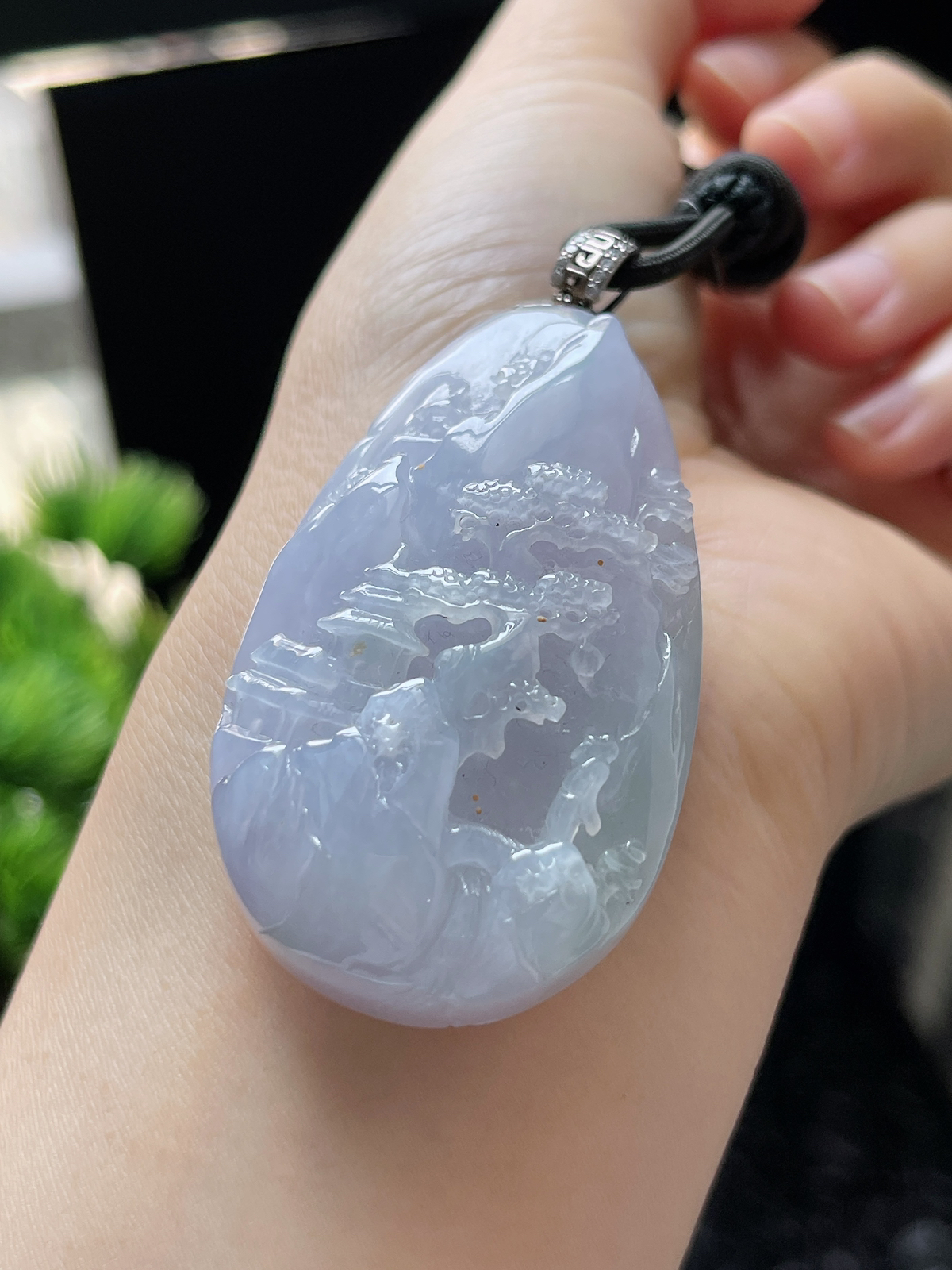 翡翠糯化种淡紫色吊坠