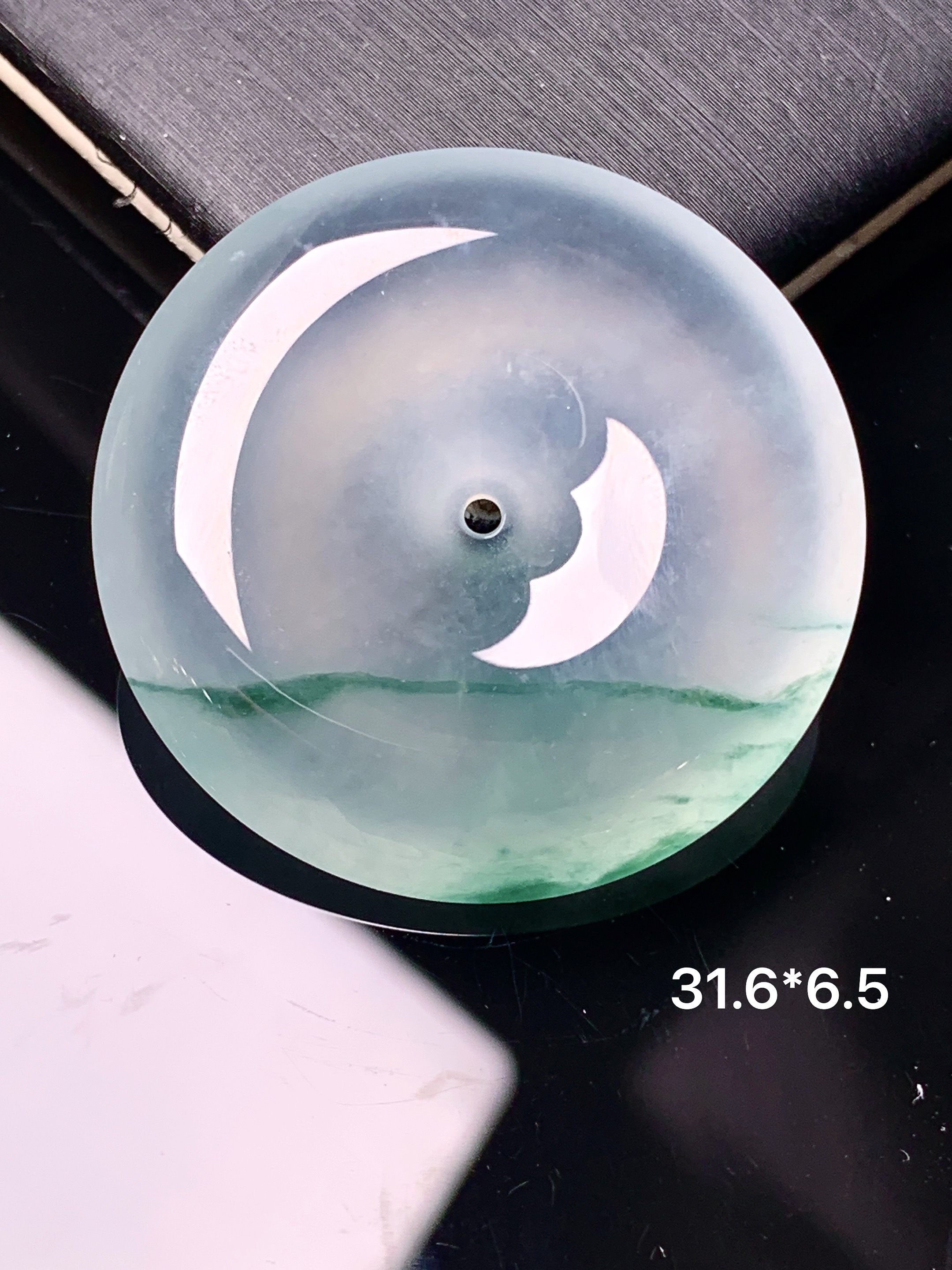 冰种平安扣吊坠 玉质细腻 色泽艳丽清新 水润亮眼 整体尺寸31.6*6.5x1