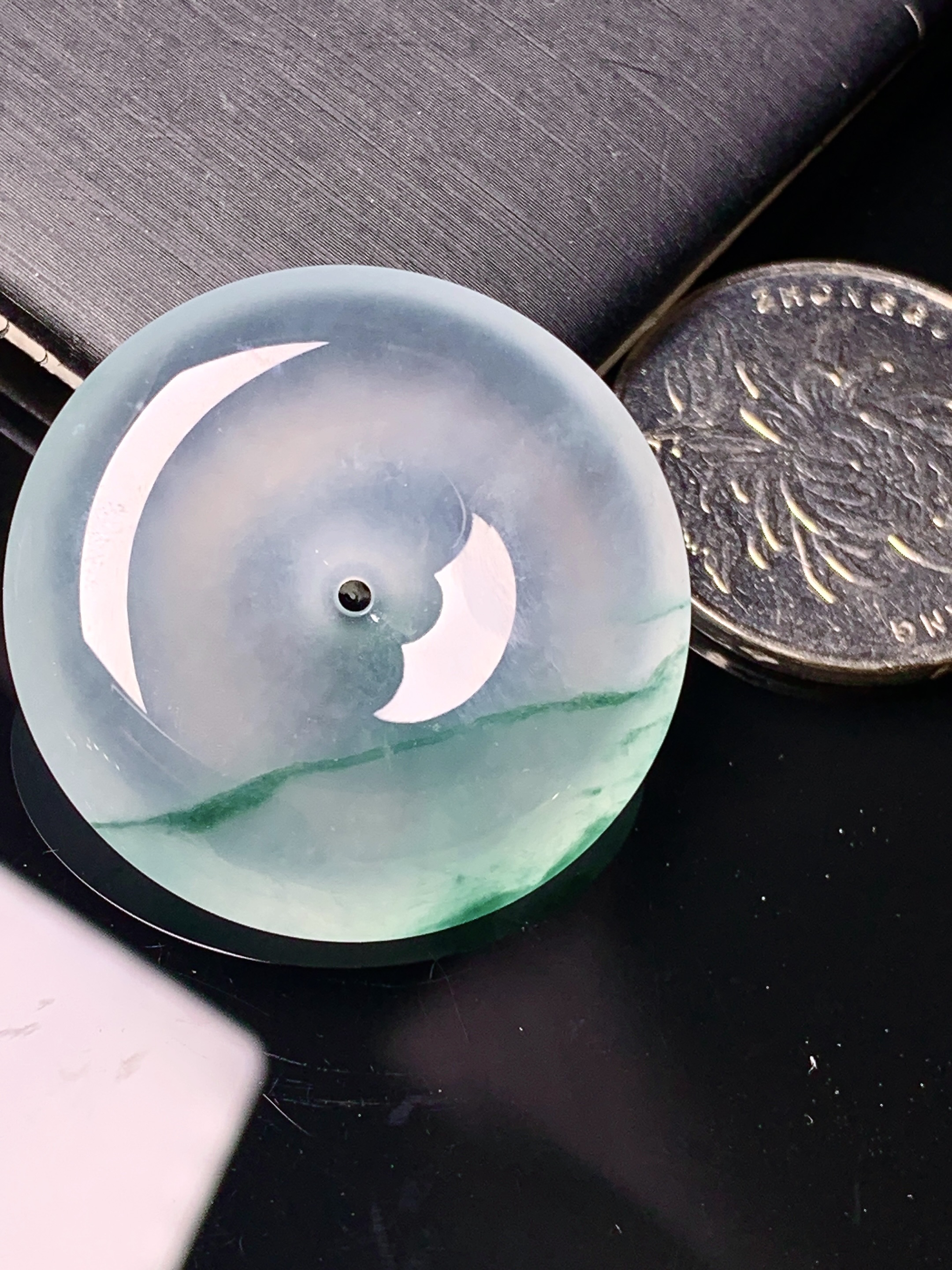 冰种平安扣吊坠 玉质细腻 色泽艳丽清新 水润亮眼 整体尺寸31.6*6.5x1