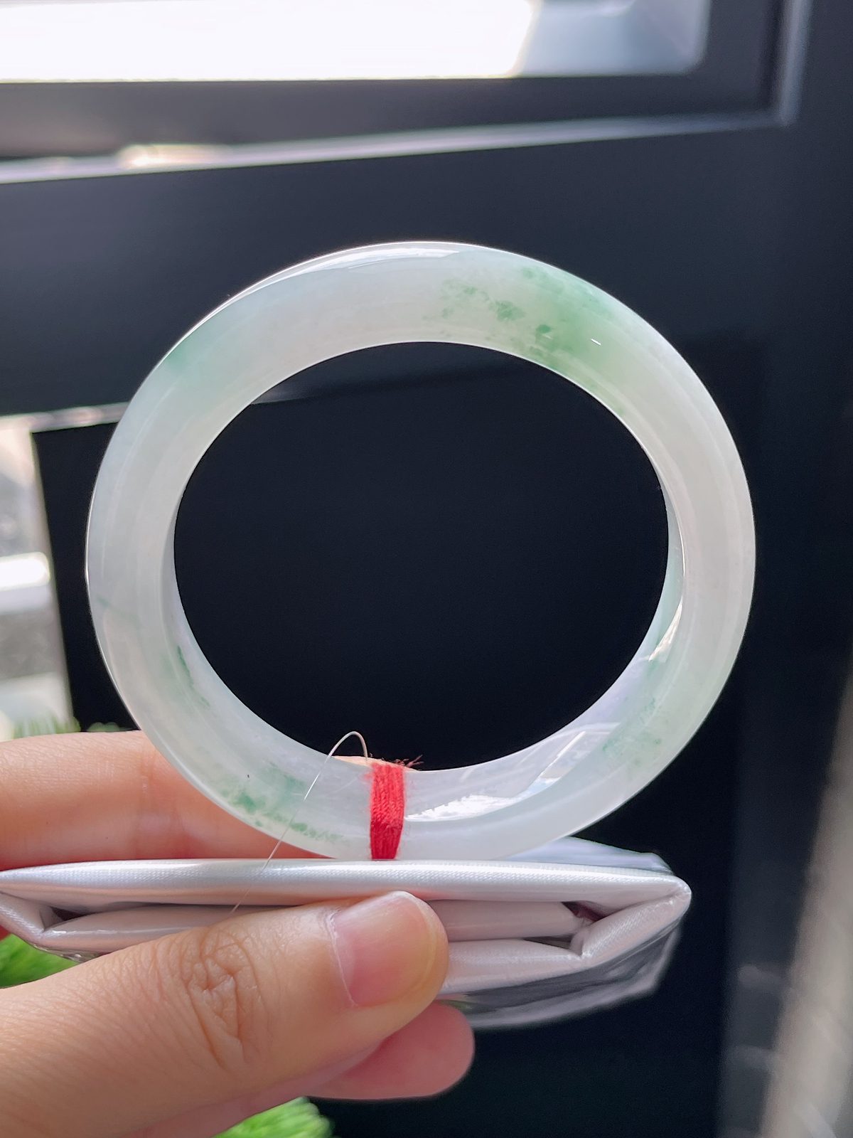 正圈54.6圈口，翡翠冰糯种飘绿手镯