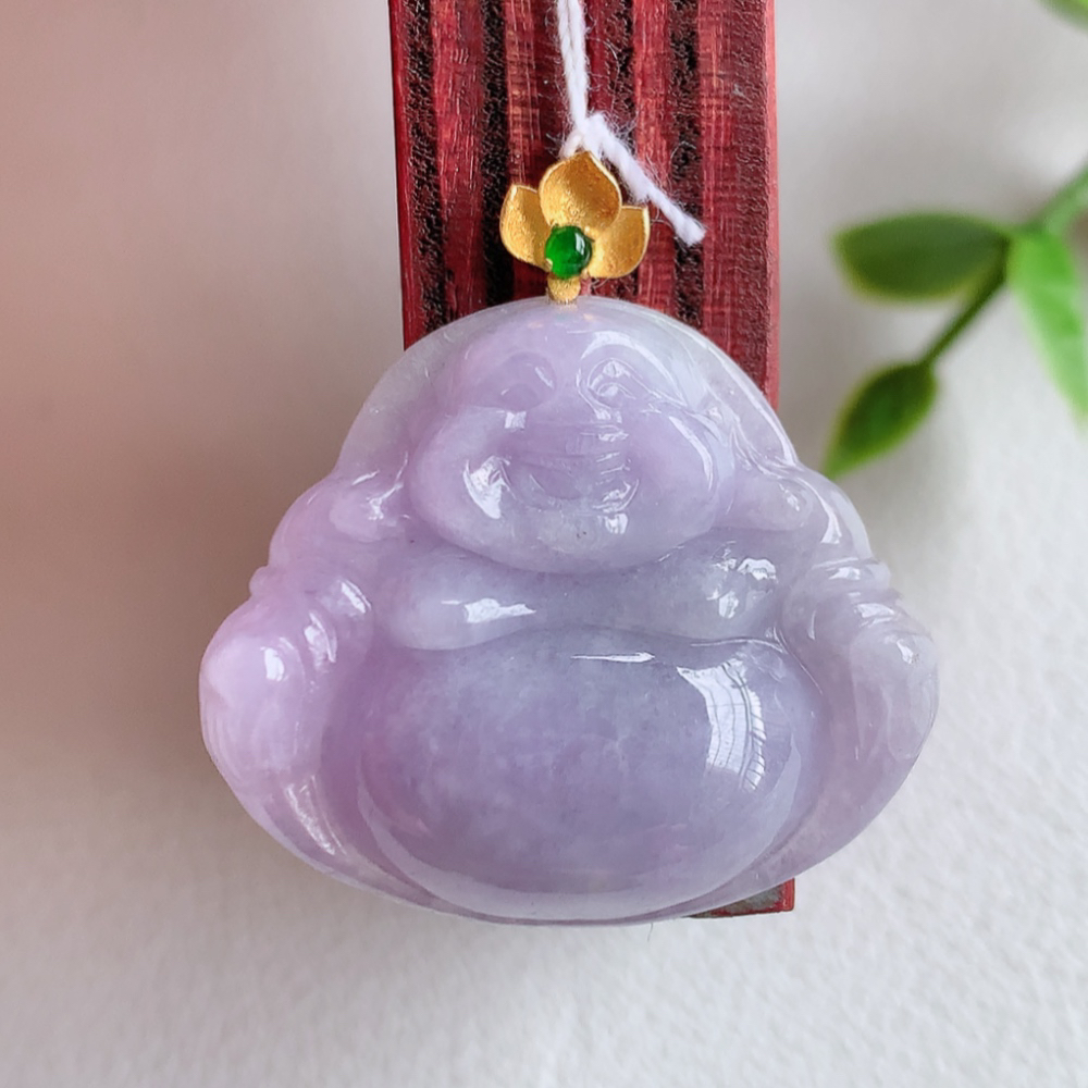 18k金扣冰润紫罗兰佛公挂件 玉质细腻  精雕弥勒佛，笑佛福耳垂肩，面相喜庆，开怀大笑，憨态可掬。惟妙惟肖，寓意福禄双全，吉祥美满，笑口常开 W415.27 尺寸：22.5-26.5-5.8mm