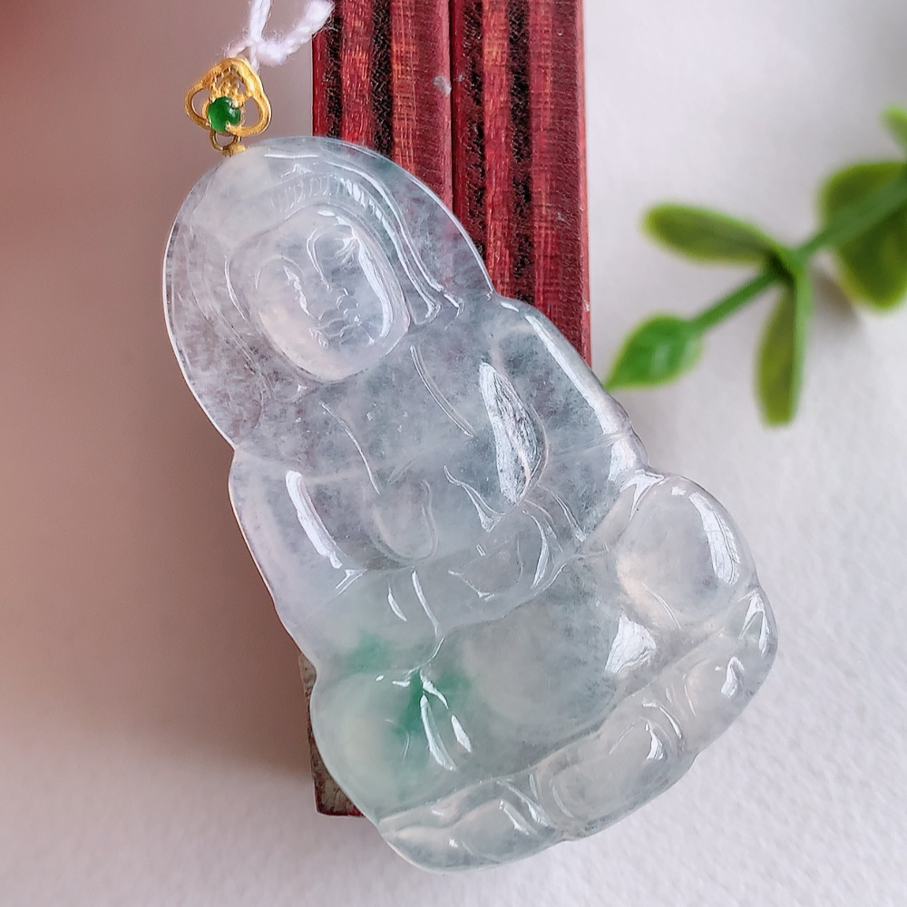 18k金扣冰润精雕飘花观音吊坠，法相端庄大气，工艺精湛，种色浓郁，细腻饱满冰润，种老水足，收藏佳品，佩戴大气  W415.27   尺寸：37.6-22.6-3.2mm