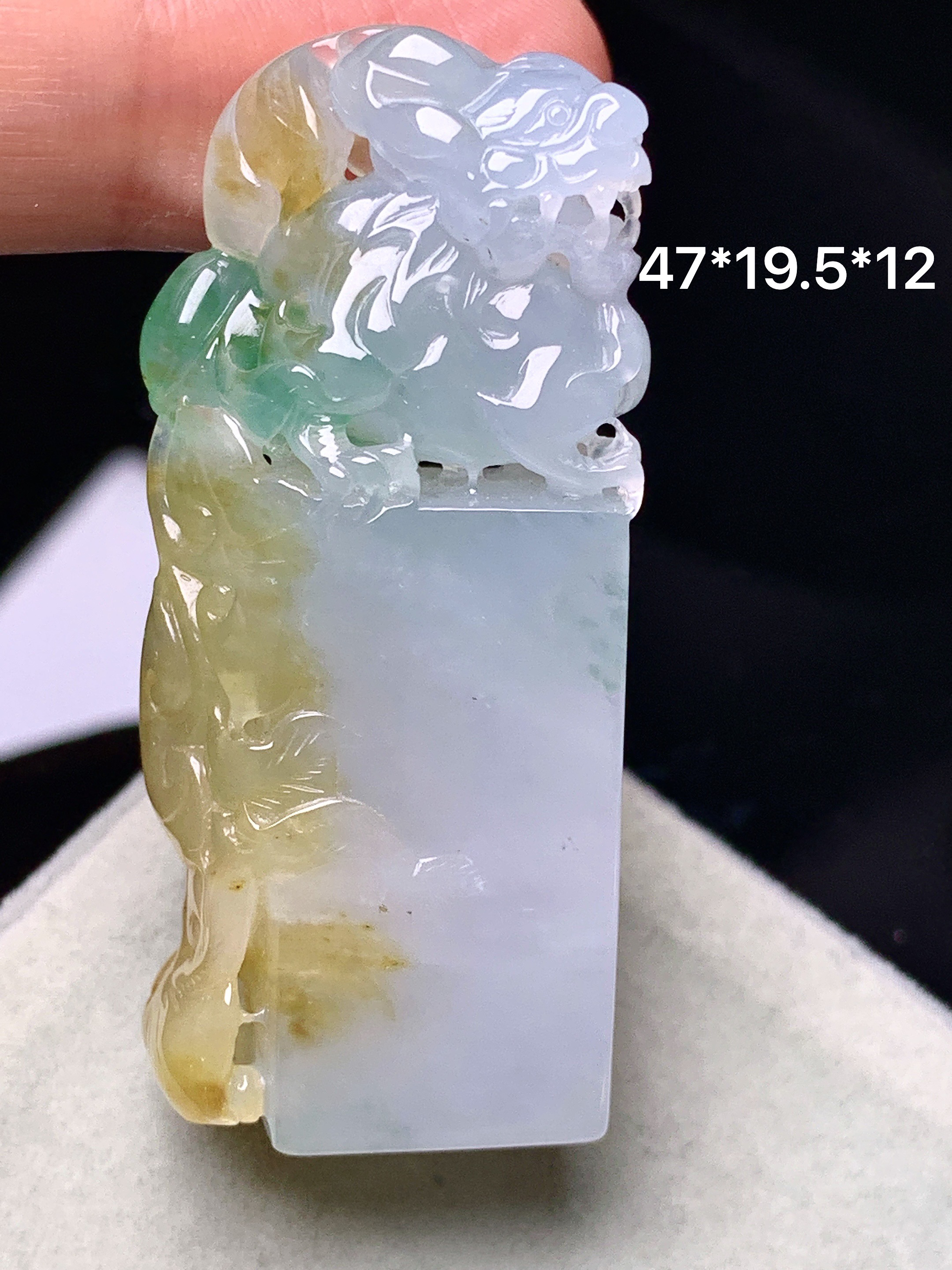 飘黄绿翡貔貅印章吊坠 玉质细腻 色泽艳丽清新 水润亮眼 整体尺寸47*19.5*12c1