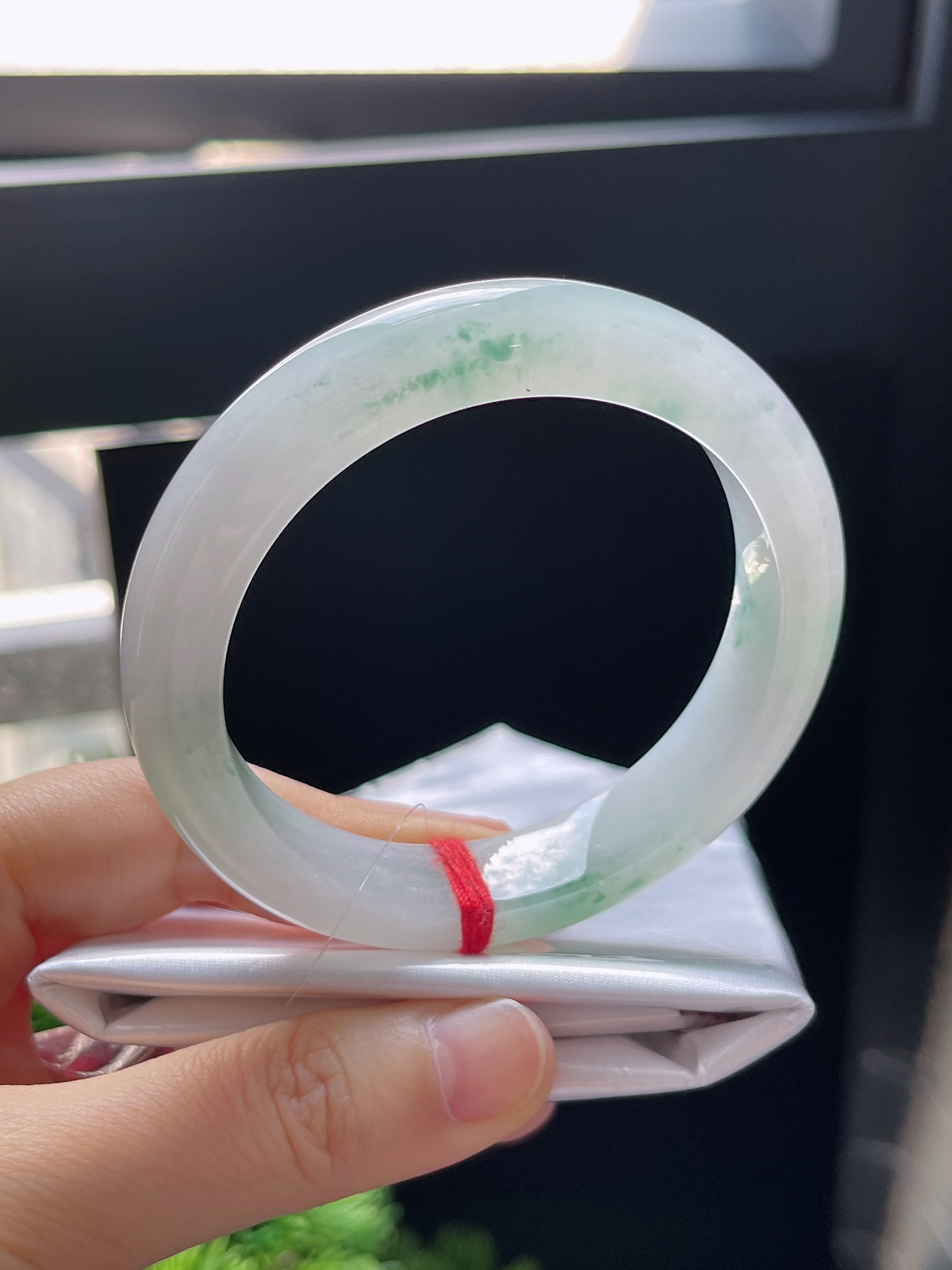 正圈54.6圈口，翡翠冰糯种飘绿手镯