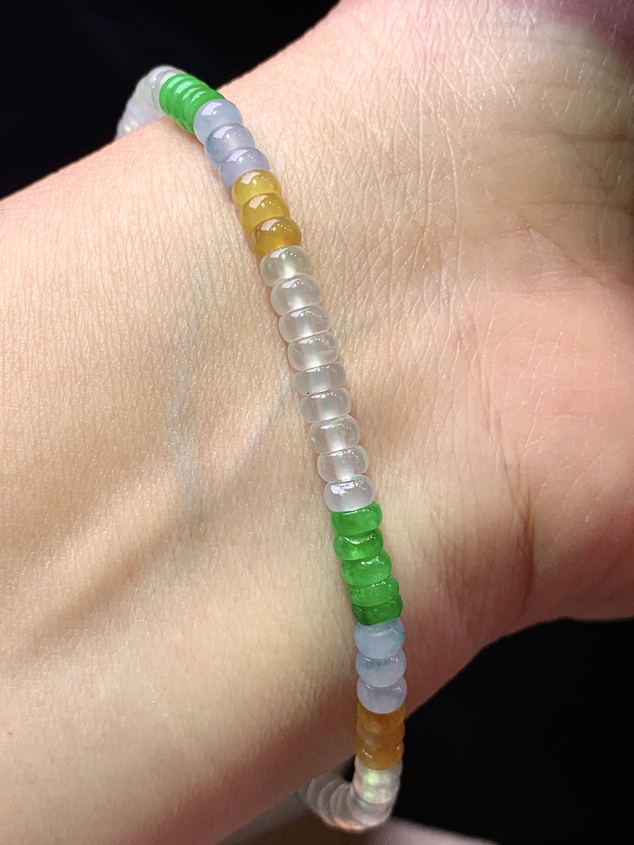 多彩算盘珠手链 玉质细腻 色泽艳丽清新 水润亮眼 整体尺寸4*2.3w1