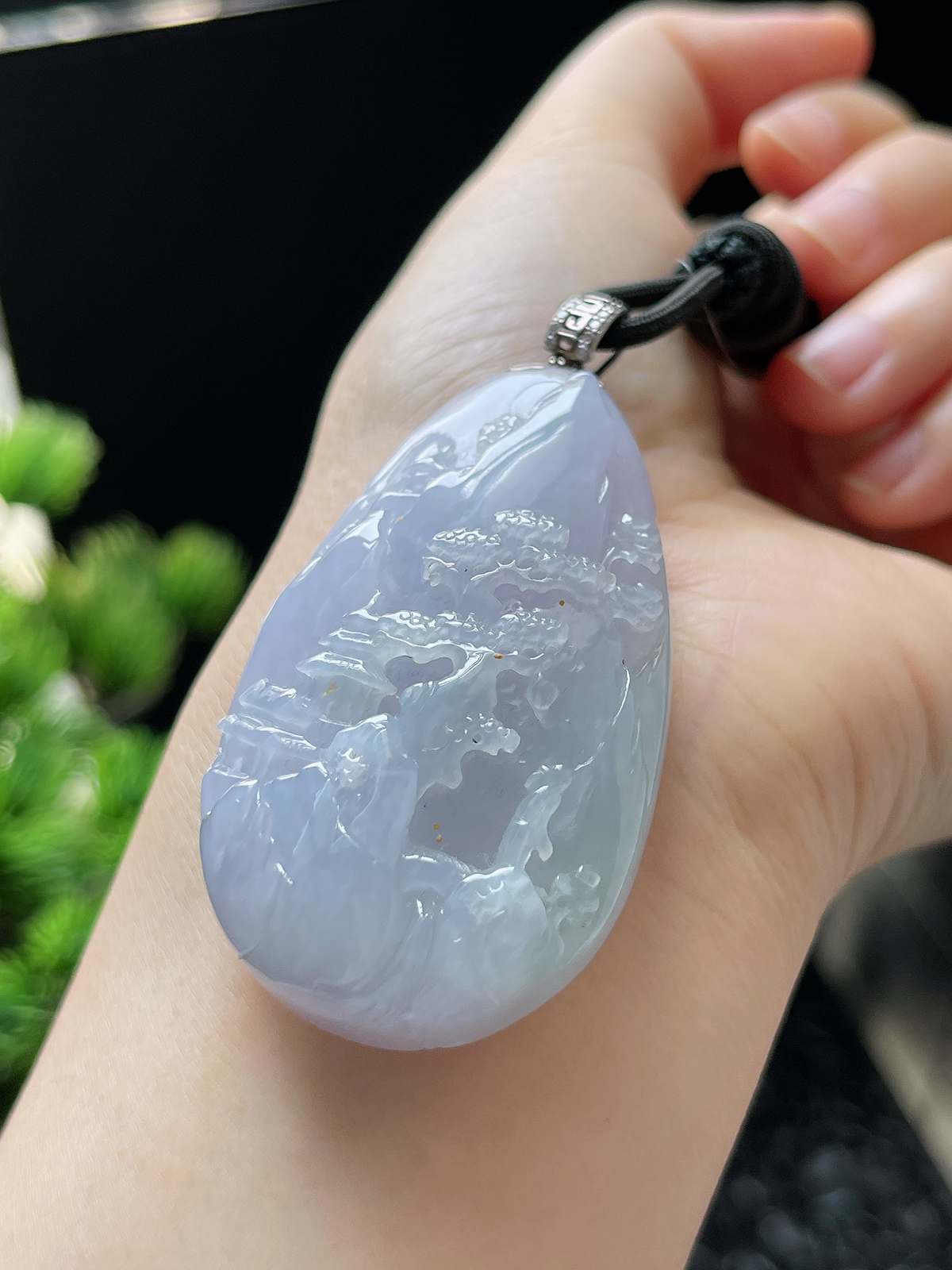 翡翠糯化种淡紫色吊坠