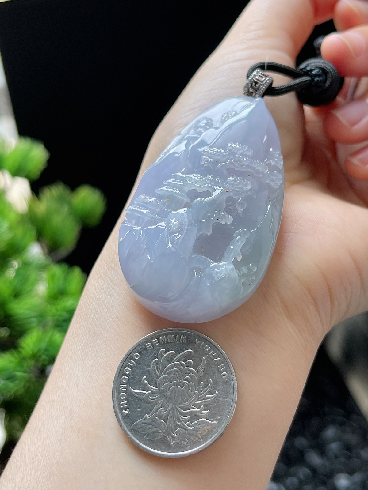 翡翠糯化种淡紫色吊坠
