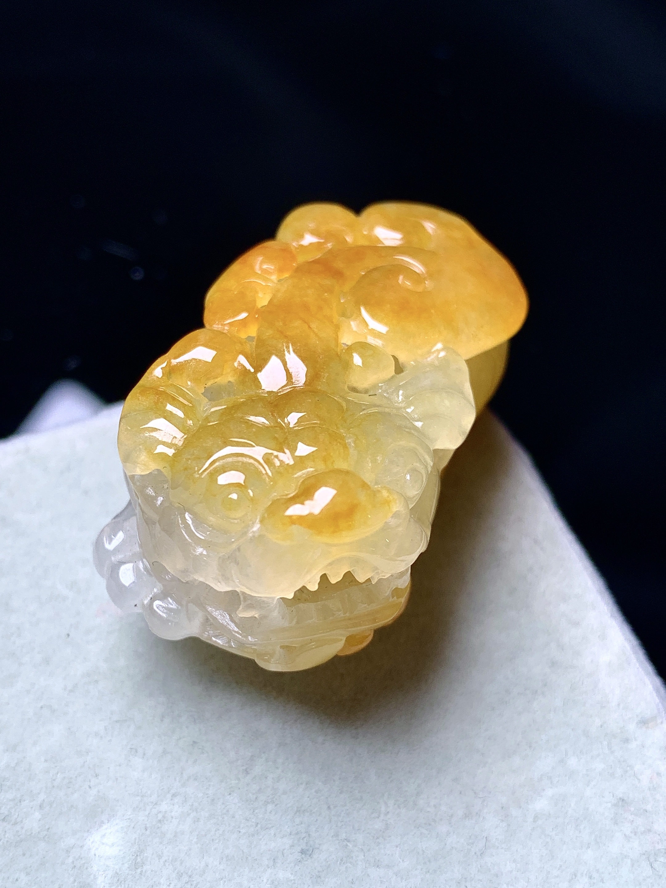 黄翡貔貅吊坠 玉质细腻 色泽艳丽清新 水润亮眼 整体尺寸36*20.5*15.2a5