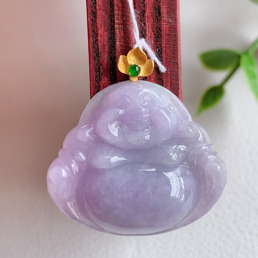 18k金扣冰润紫罗兰佛公挂件 玉质细腻  精雕弥勒佛，笑佛福耳垂肩，面相喜庆，开怀大笑，憨态可掬。惟妙惟肖，寓意福禄双全，吉祥美满，笑口常开 W415.27 尺寸：22.5-26.5-5.8mm