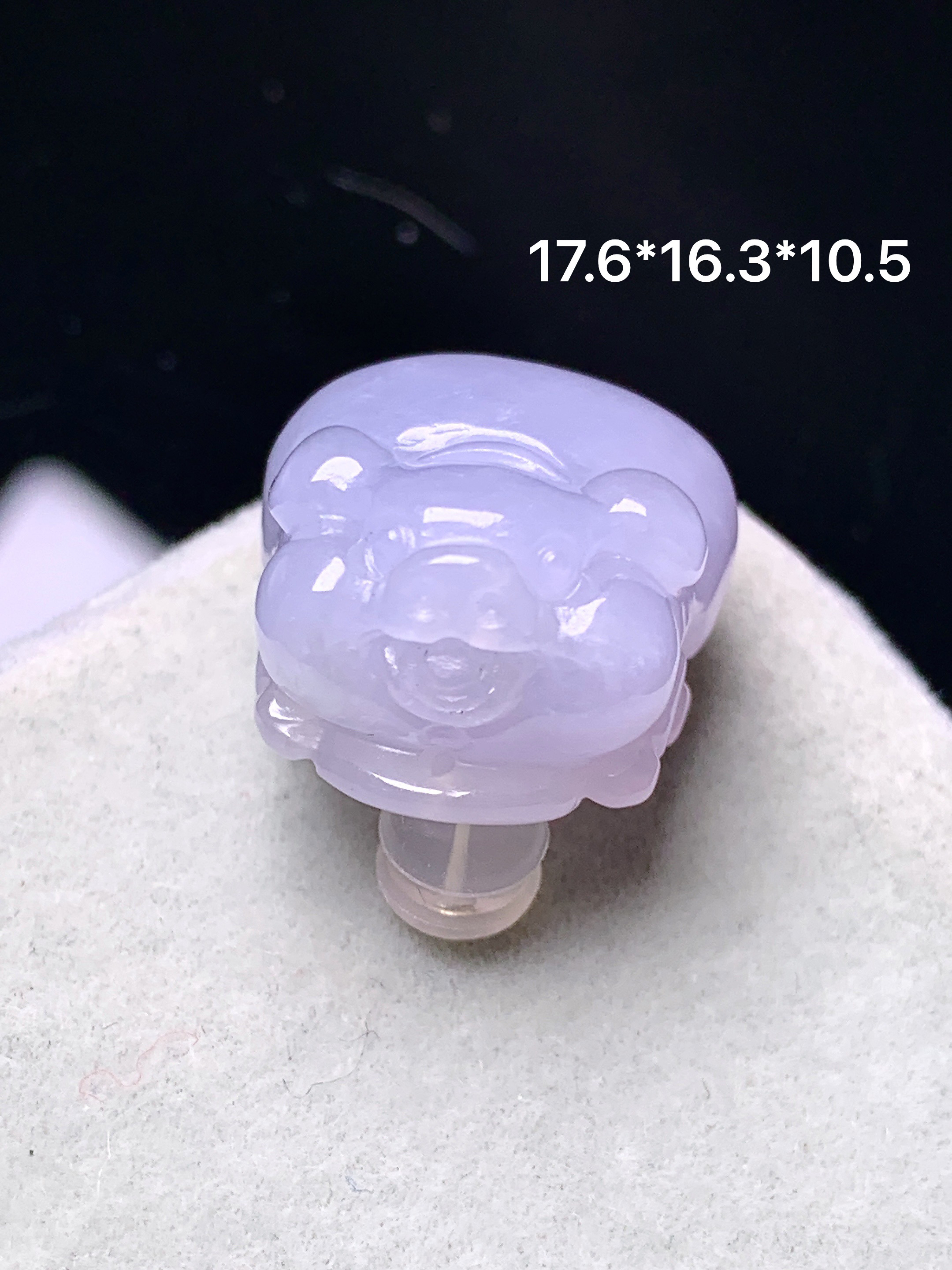 淡紫罗兰生肖猪吊坠 玉质细腻 色泽艳丽清新 水润亮眼 整体尺寸17.6*16.3*10.5a5