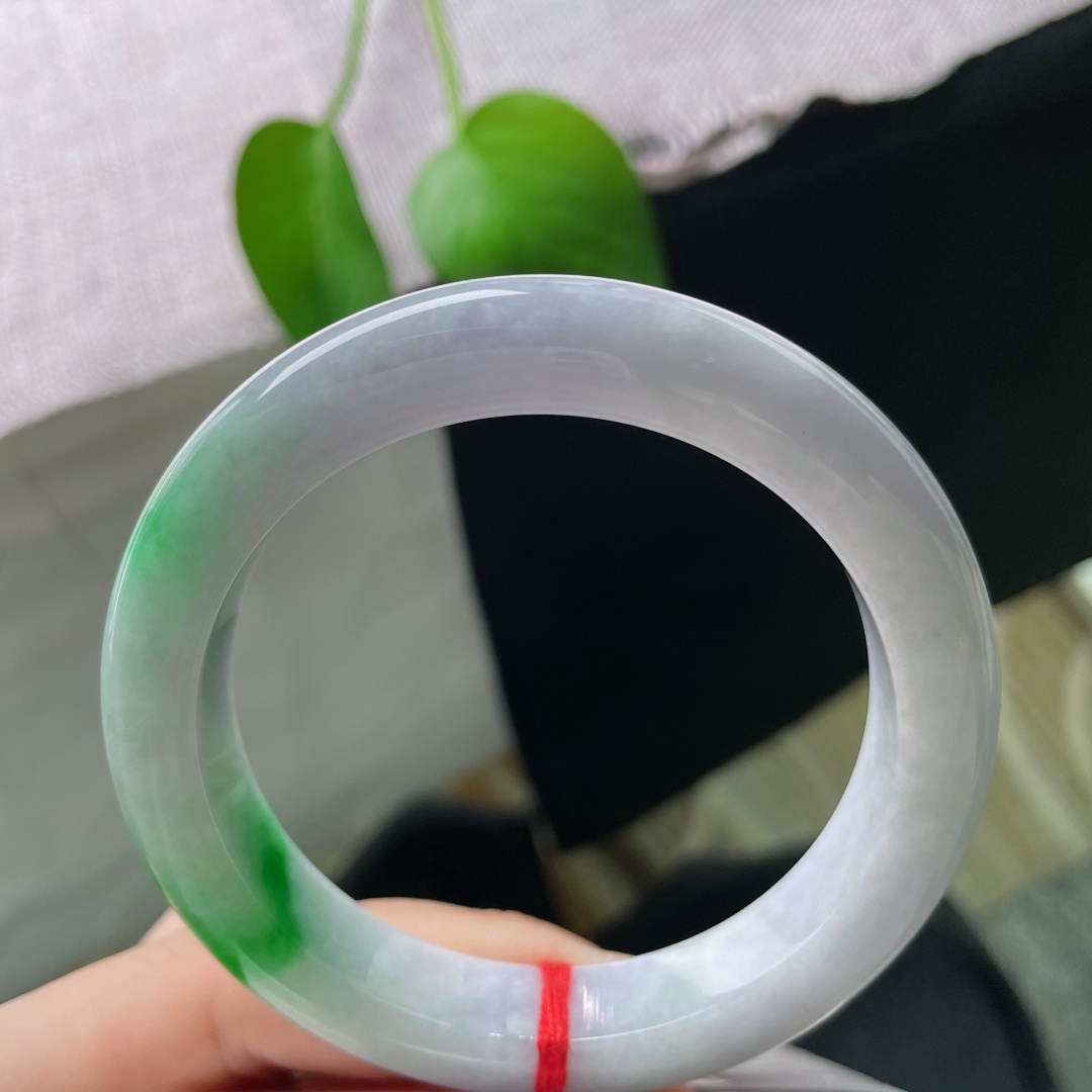 57.3/12/9.7，飘阳绿正圈，色辣，贵气，优雅，甜美，一点皮纹，雍容华贵，耐看，ss50540a