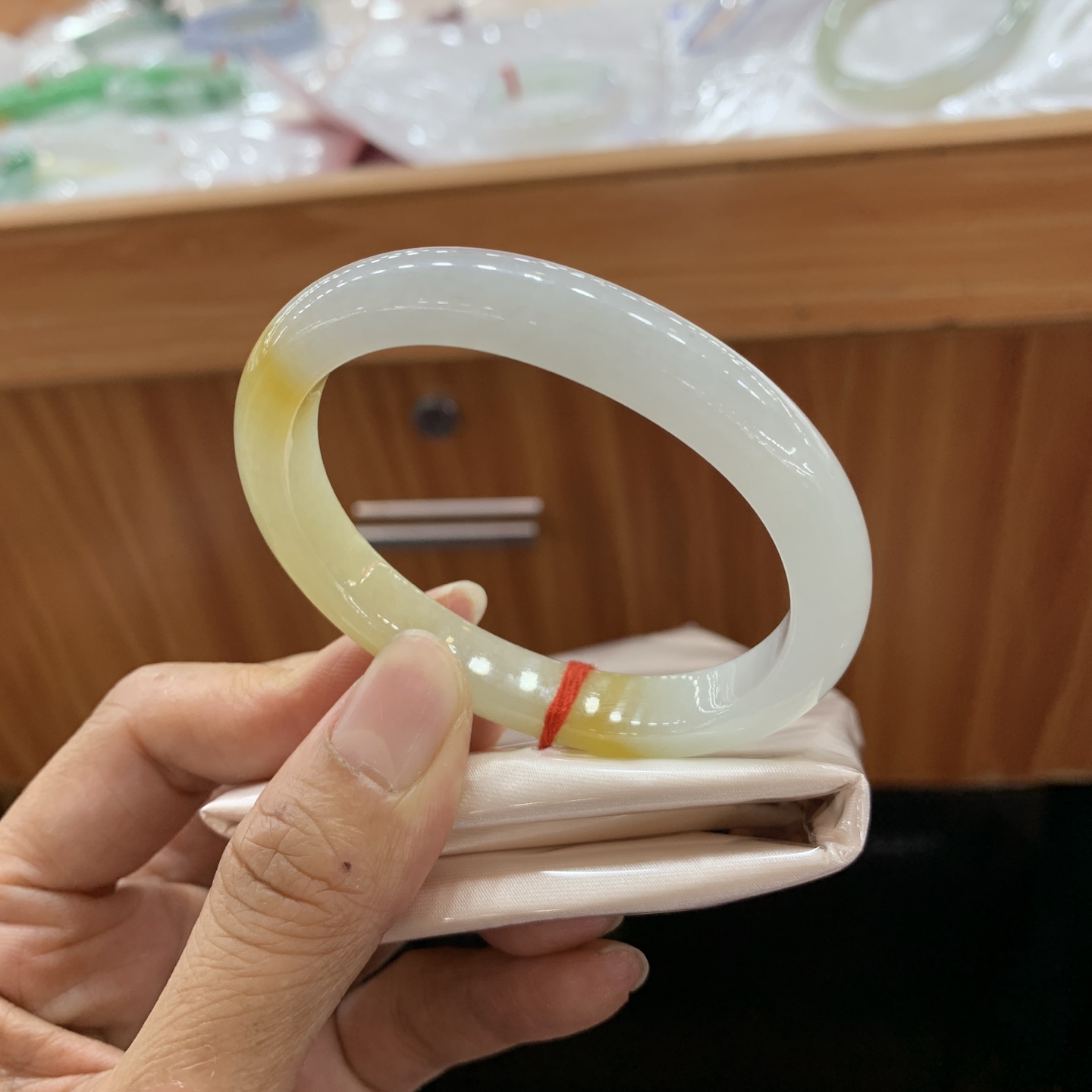 042919FN 黄翡贵妃翡翠手镯 54.5-46-9.7-7.2