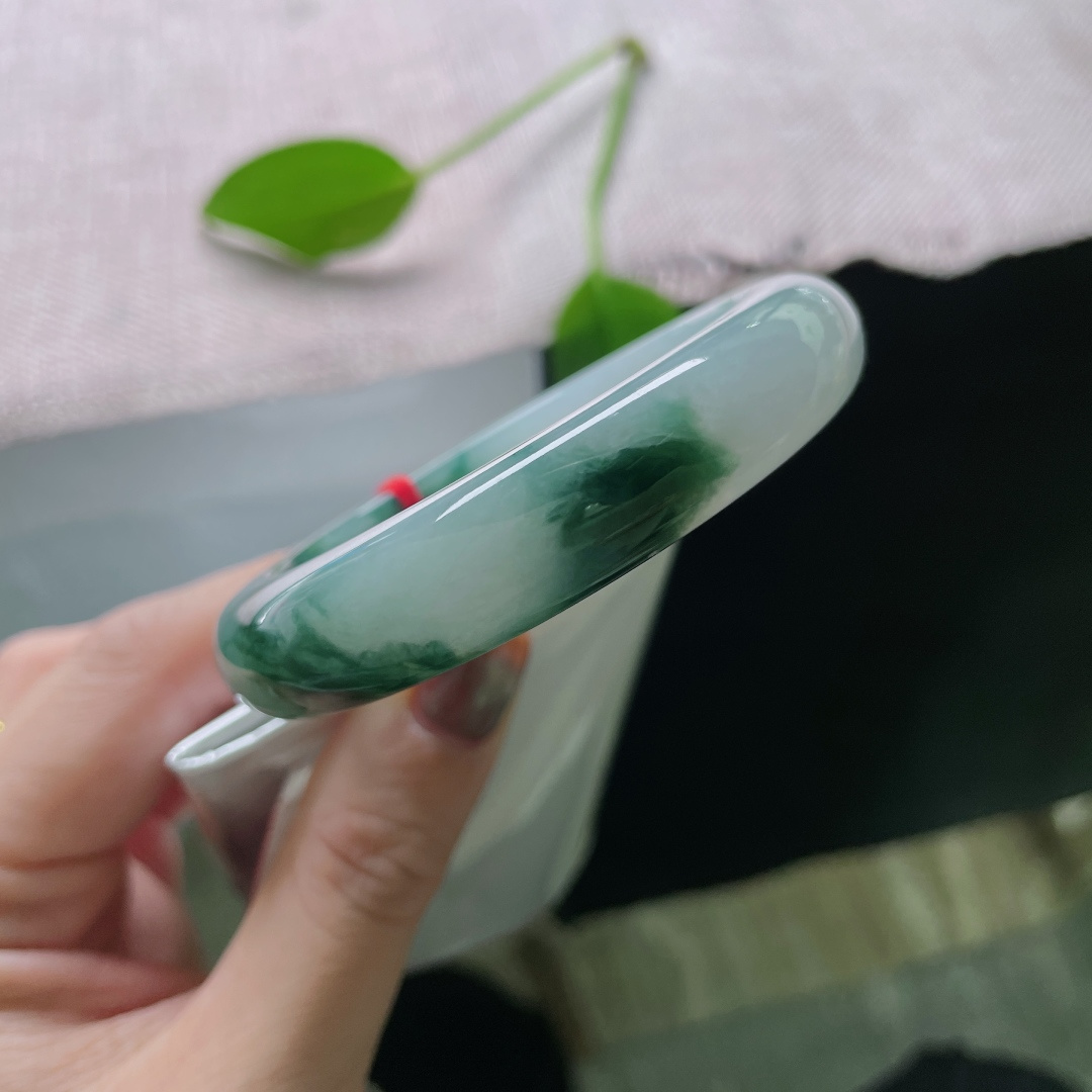 54.5/12.6/8.2，飘花正圈，油青，种老水足，抬手皆是悠然境，何须踏遍万重山。无裂，ss50243a
