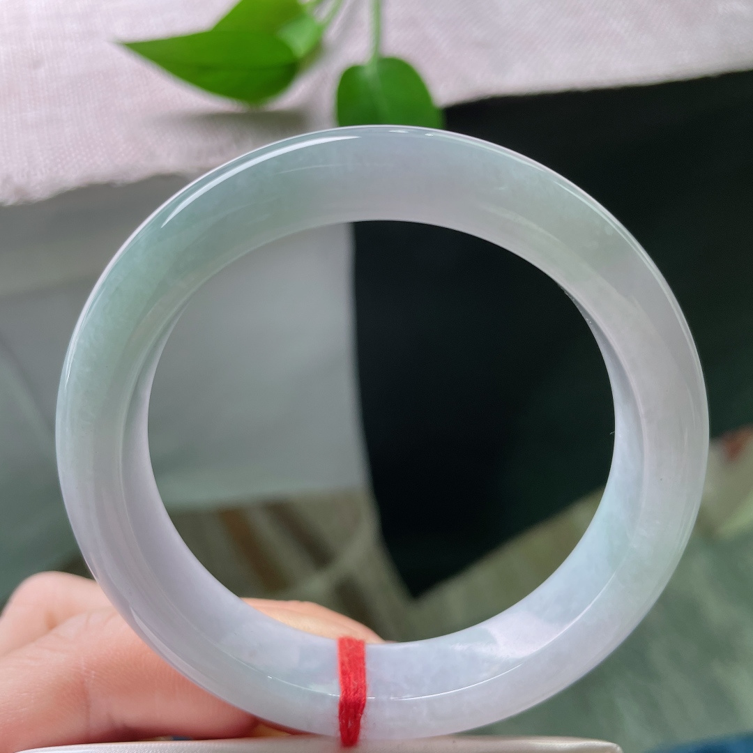 56.8/12.3/8.4，淡紫淡绿正圈，质地温润细腻，素雅不张扬，优雅有韵味，无裂，ss56213