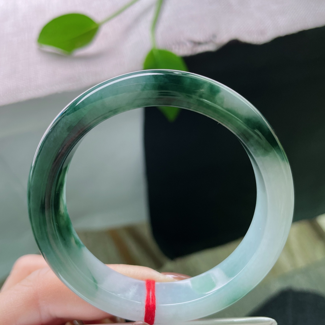 54.5/12.6/8.2，飘花正圈，油青，种老水足，抬手皆是悠然境，何须踏遍万重山。无裂，ss50