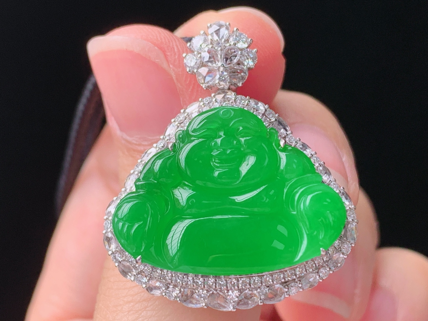 高品质，辣绿佛公吊坠，18K重金镶嵌，缅甸，色辣色艳，种色兼备，无裂，尺寸:30.6/26.3/10.7，裸石16.8/23.3/2.3mm，27 Z