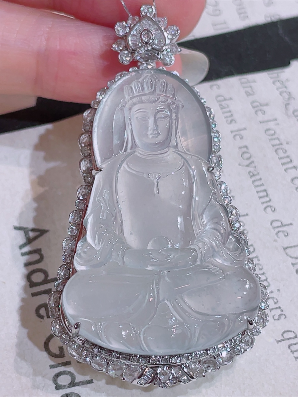 ️高冰玻璃种大度母吊坠，无裂，18k金镶嵌，种水，一刀切，全景天窗，重金镶嵌，厚装饱满，南非钻镶，慈眉善目，普度众生，荧光四射，刚性十足，高端大气，性比高57.3/31.2/10.8，裸石41.5/27.2